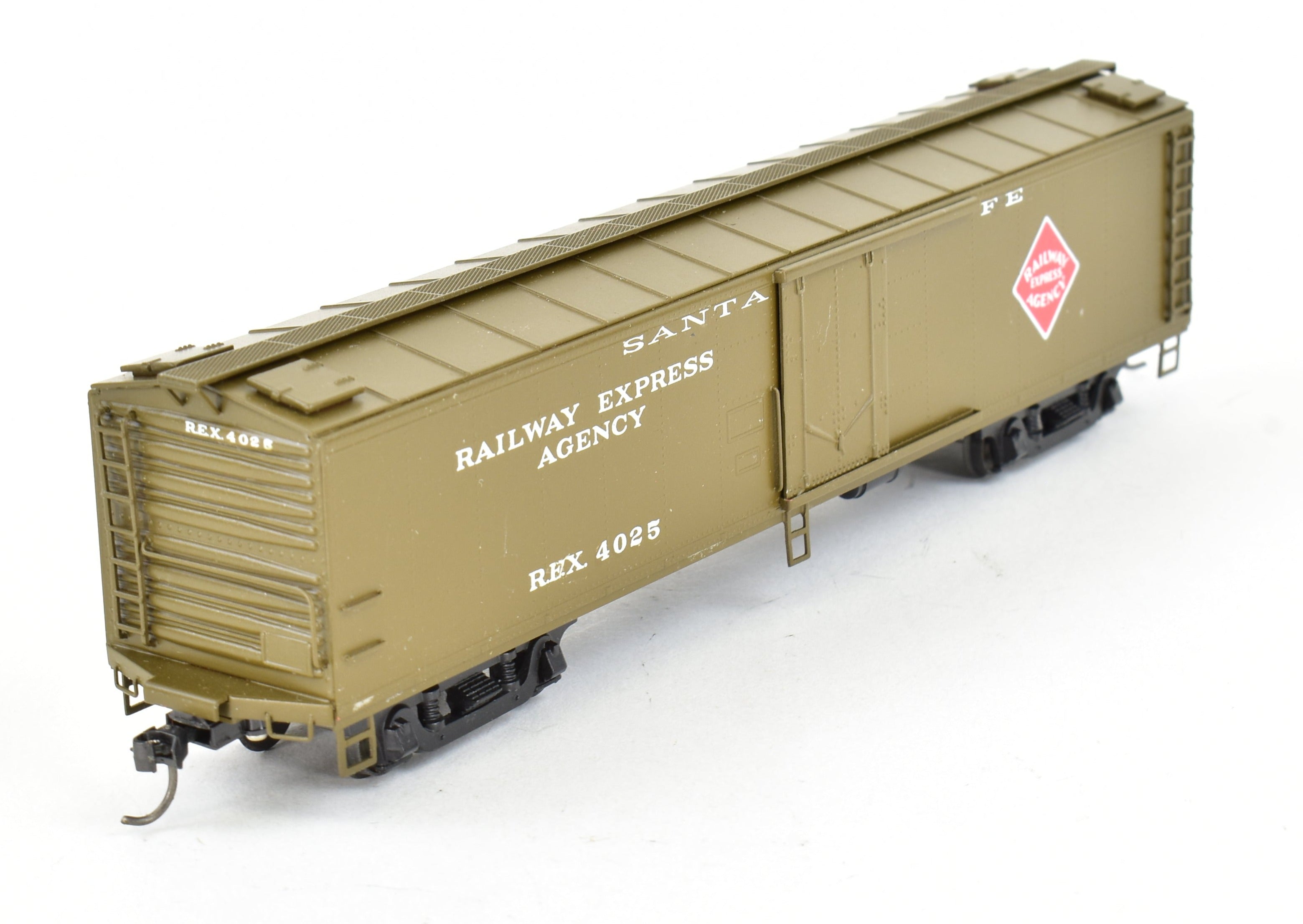 High - Quality HO Scale Brass Lambert Railway Express Agency ATSF Santa Fe Express Reefer with Custom Painted Finish