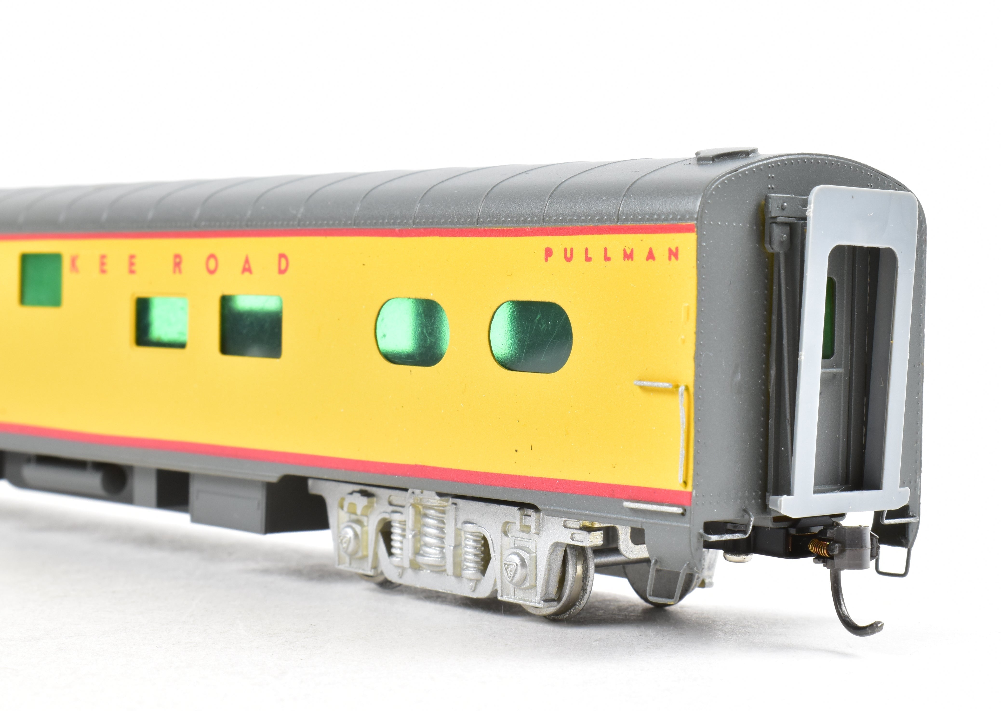 HO Custom Painted Brass Soho Milwaukee Road 16-Duplex-4DB Sleeper 'Minnesota'
