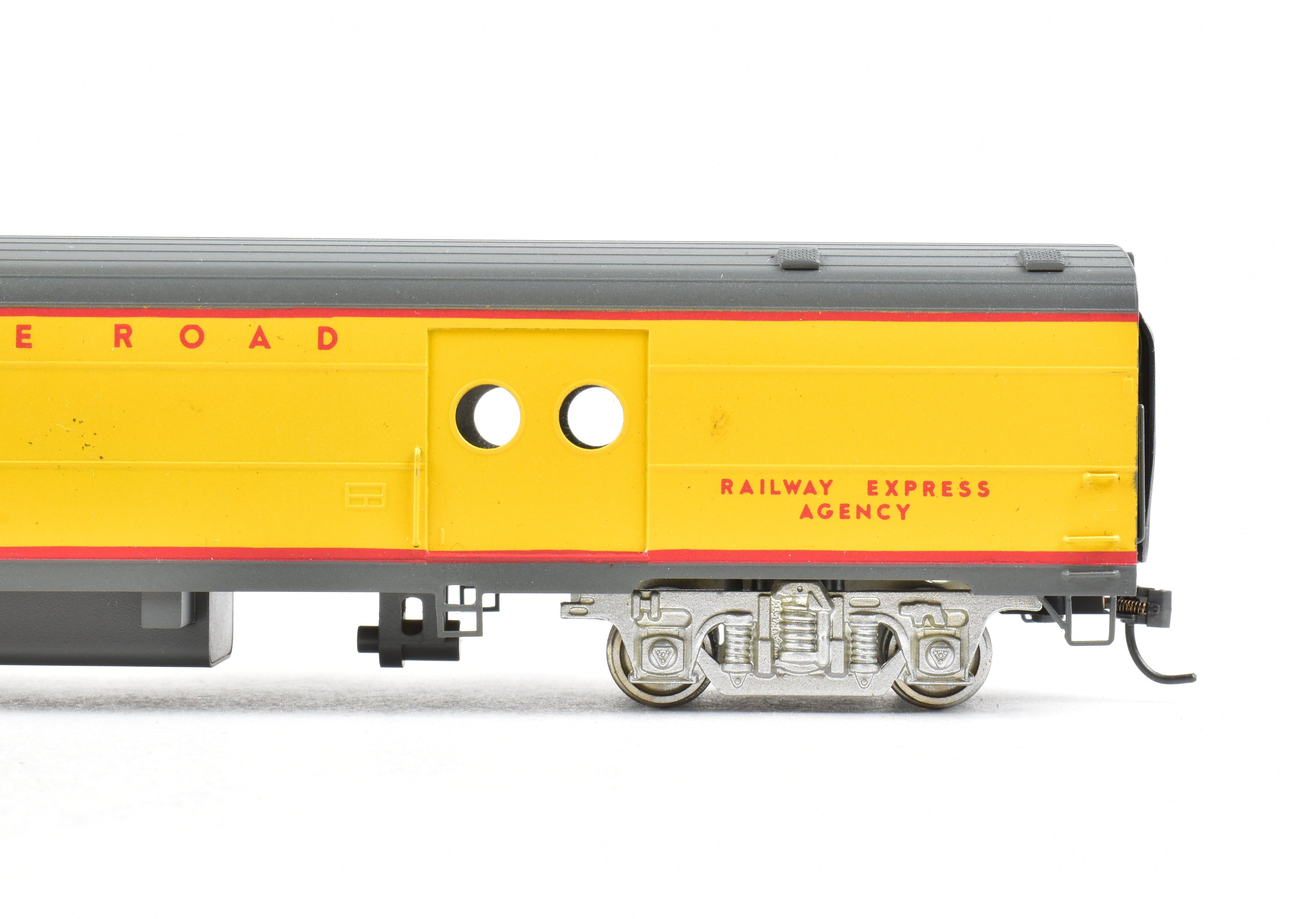 Custom Painted HO Brass Soho Milwaukee Road #1226 Baggage - RPO Model
