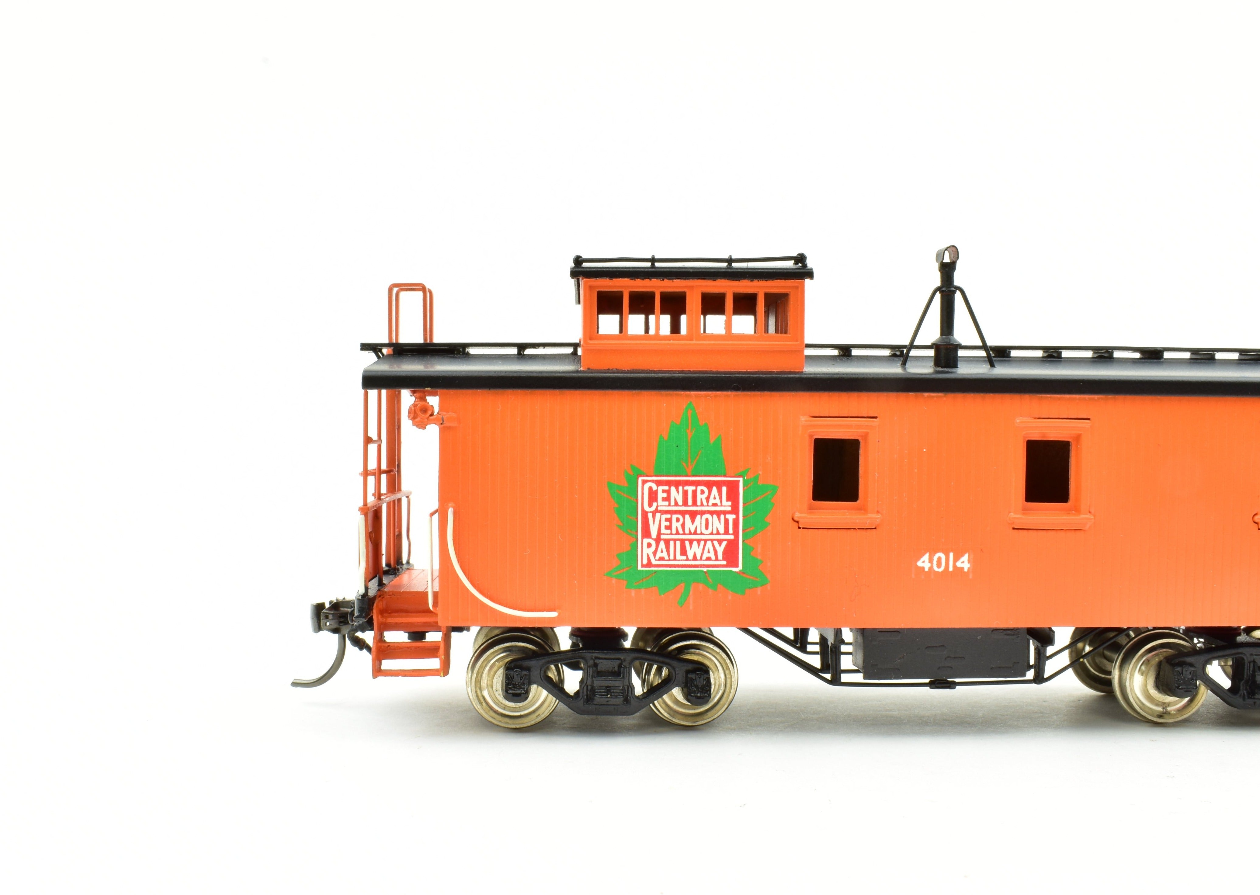 High - Quality HO Scale Brass Pacific Fast Mail (PFM) SKI - Built Central Vermont Wood Caboose with Factory Painting