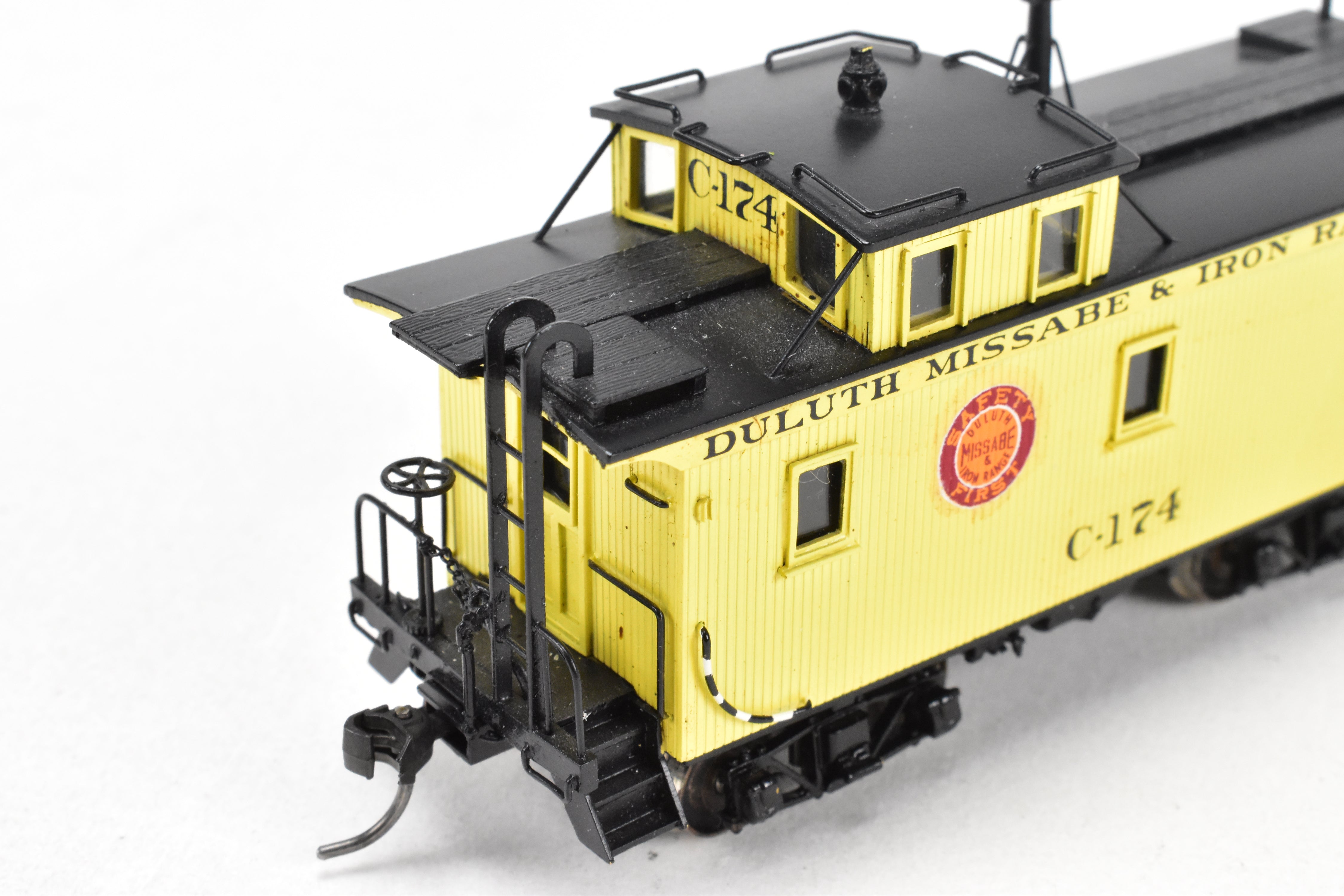 High - Quality HO Scale Brass Pacific Fast Mail (PFM) SKI - Built Duluth Missabe & Iron Range Wood Caboose Model with Factory Painting and Numbering C - 174