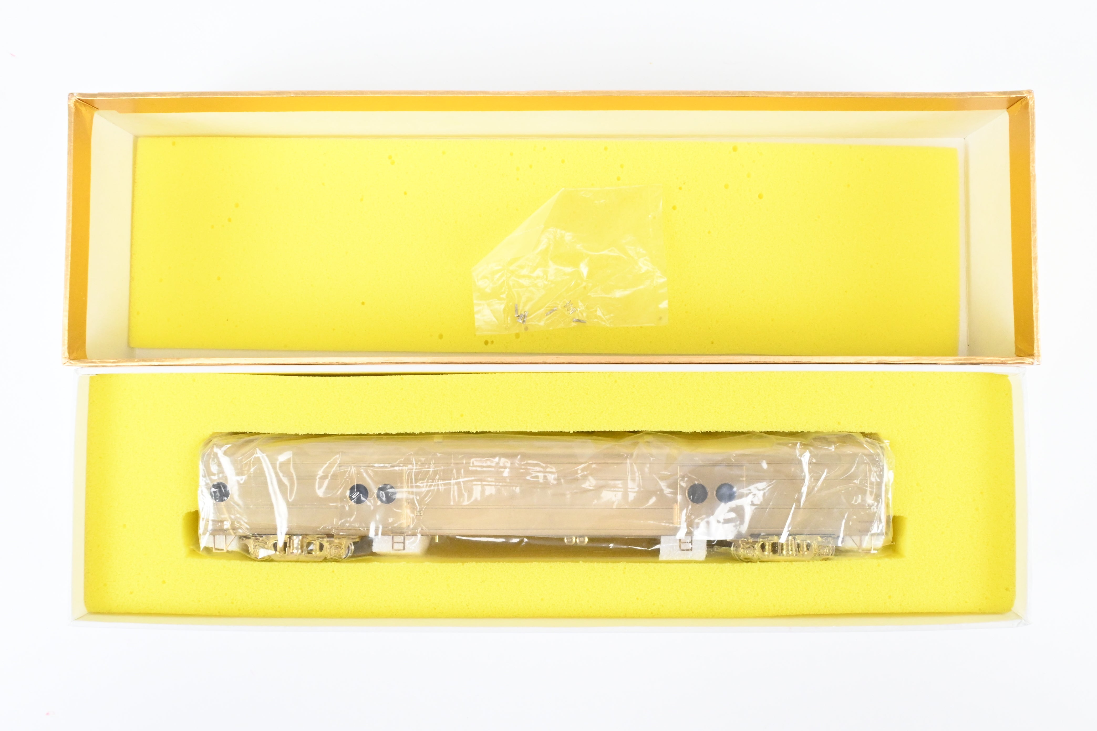 HO Scale Brass Oriental Limited MILW - Milwaukee Road #1317 Baggage Express Model