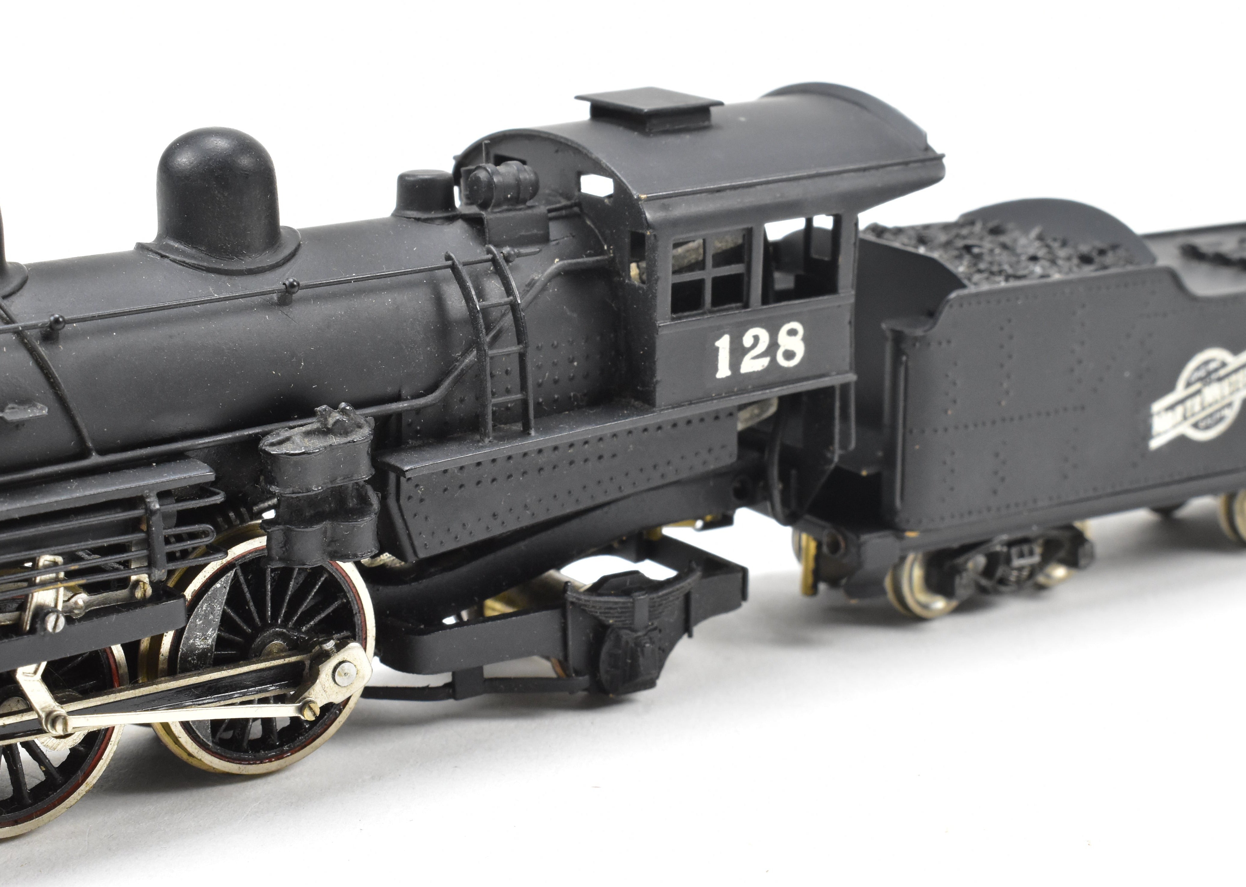 High - Quality HO Scale Brass Pacific Fast Mail (PFM) Model - Tenshodo Chicago & Northwestern Class D 4 - 4 - 2 Atlantic Steam Locomotive, Factory - Painted, No. 128