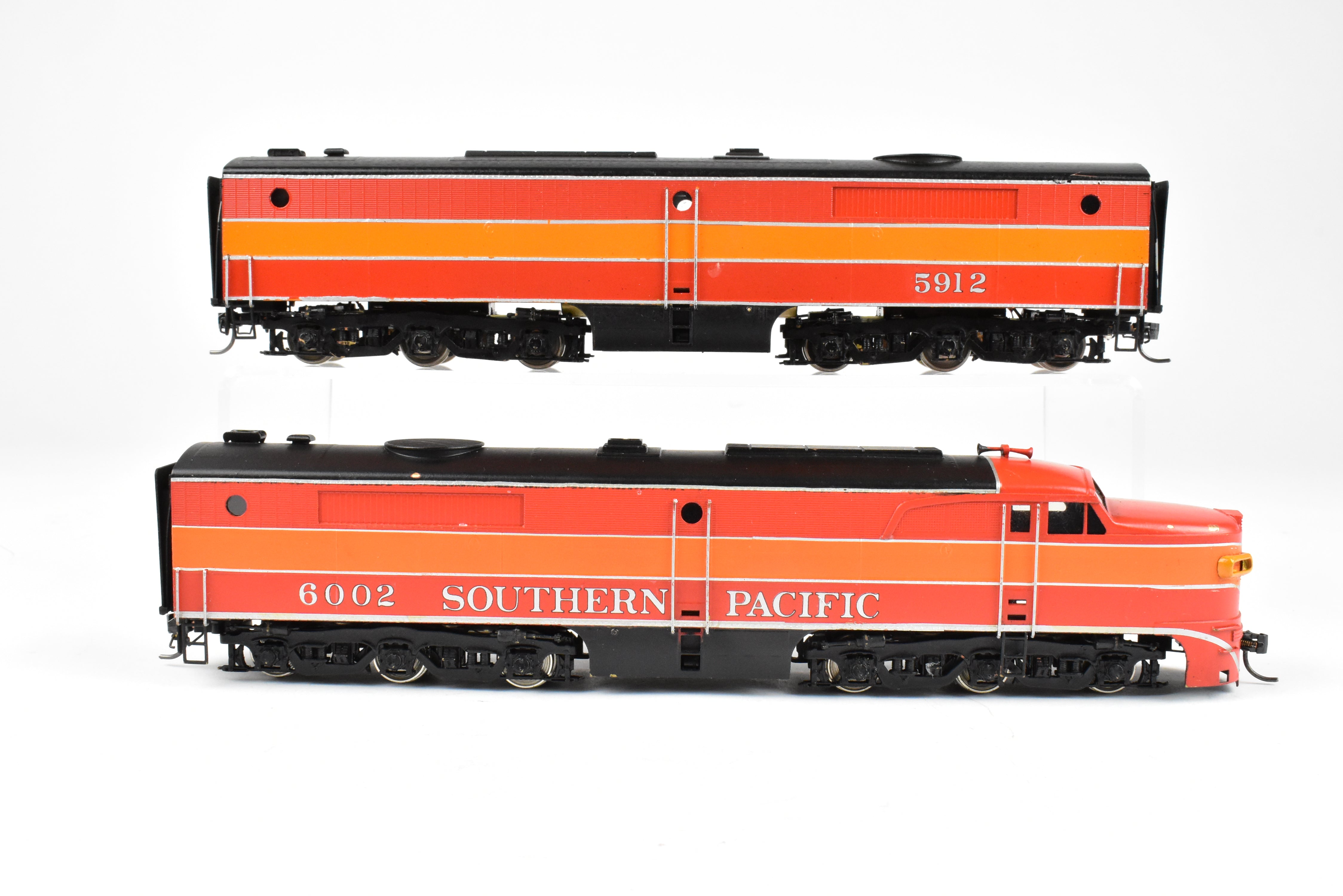 High - Quality HO Scale Brass Model Train Set - Southern Pacific Alco PA - 1/PB - 1 Limited Edition with Ajin Drives, DCC and Sound Function (CP Nos 6002/5912)