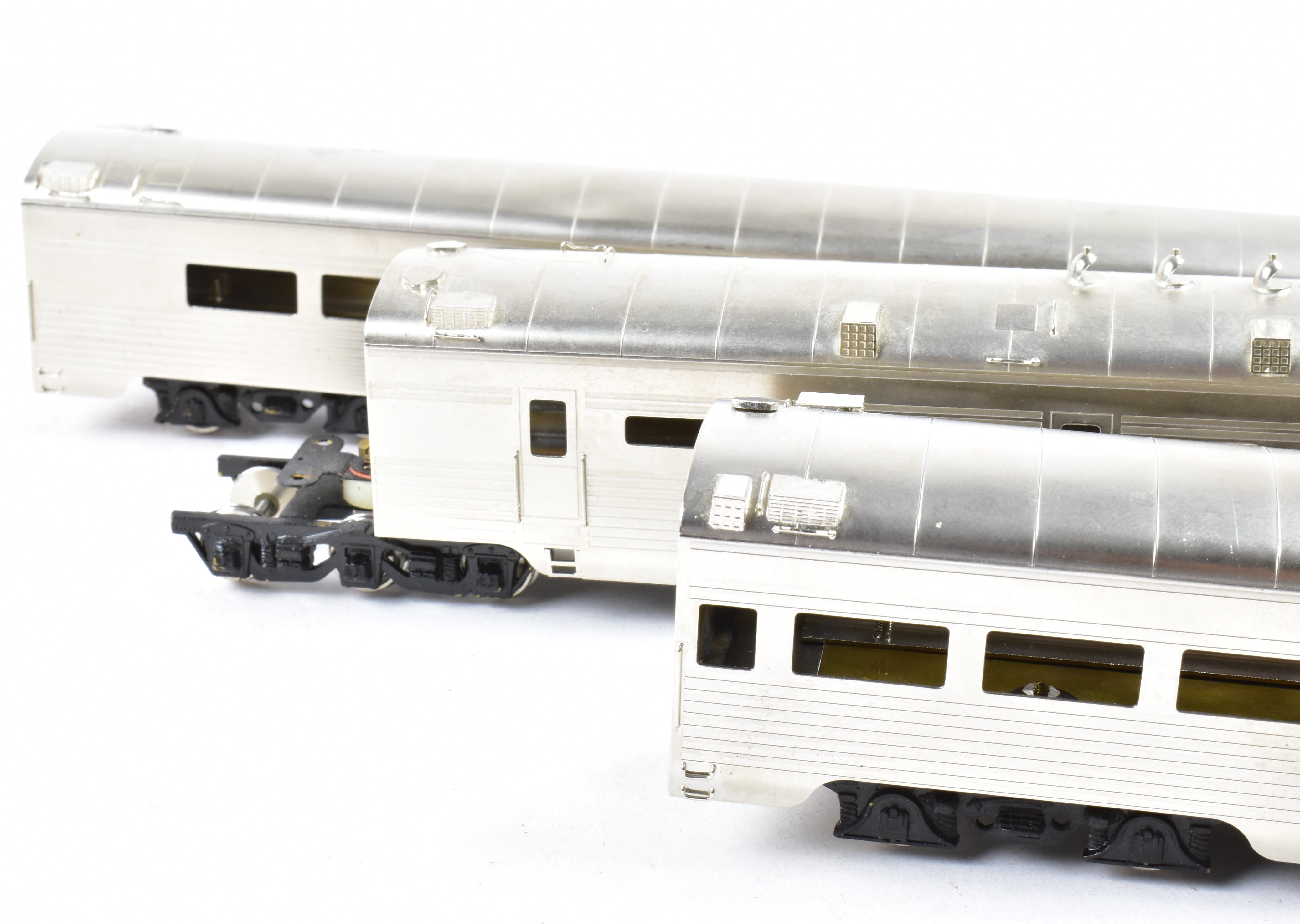 HO Scale Brass Model Train - Southern Pacific 204-Foot Three-Unit Articulated Diner with Corrugated Sides by Brass Soho