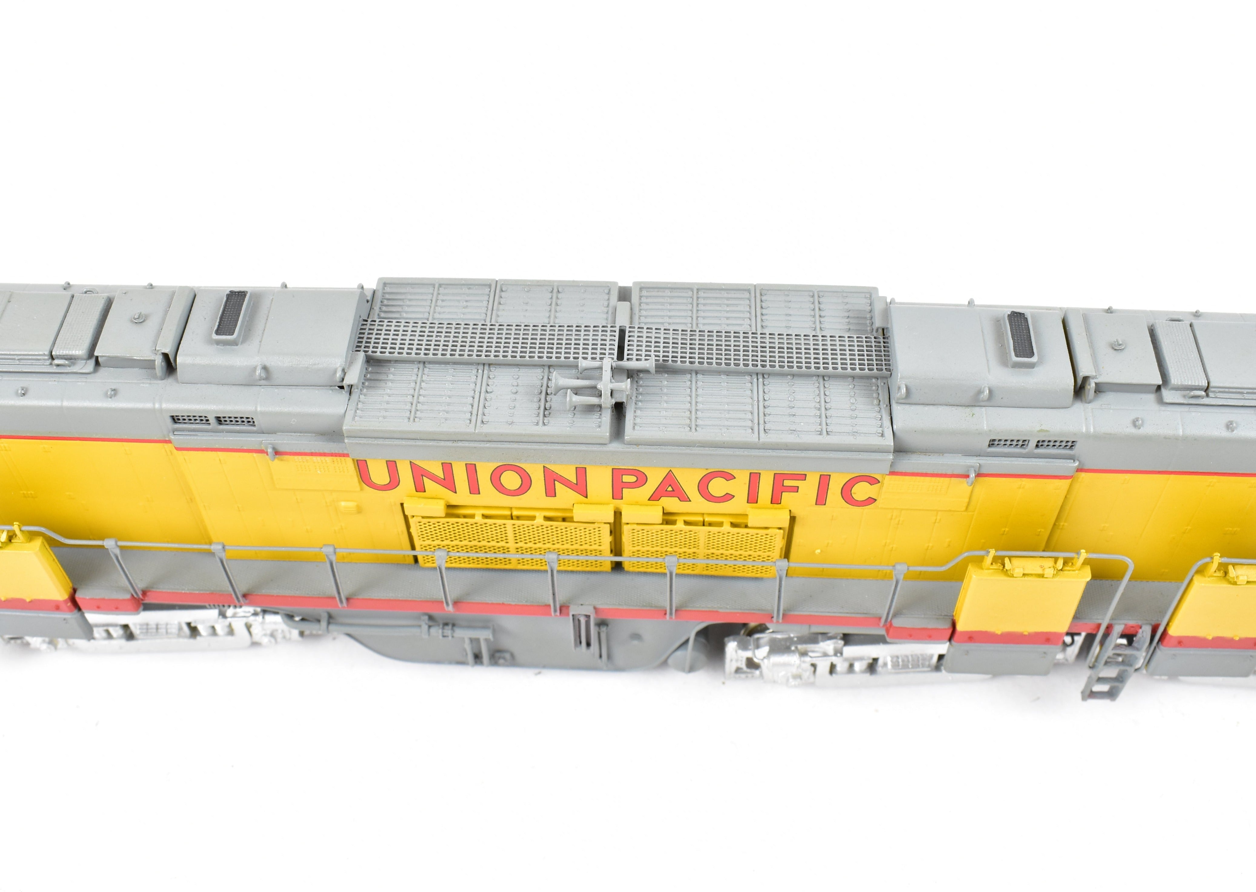 High - Quality HO Scale Brass Oriental Limited Union Pacific Alco C855 A/B/A Set with Custom Painting and Excellent Condition