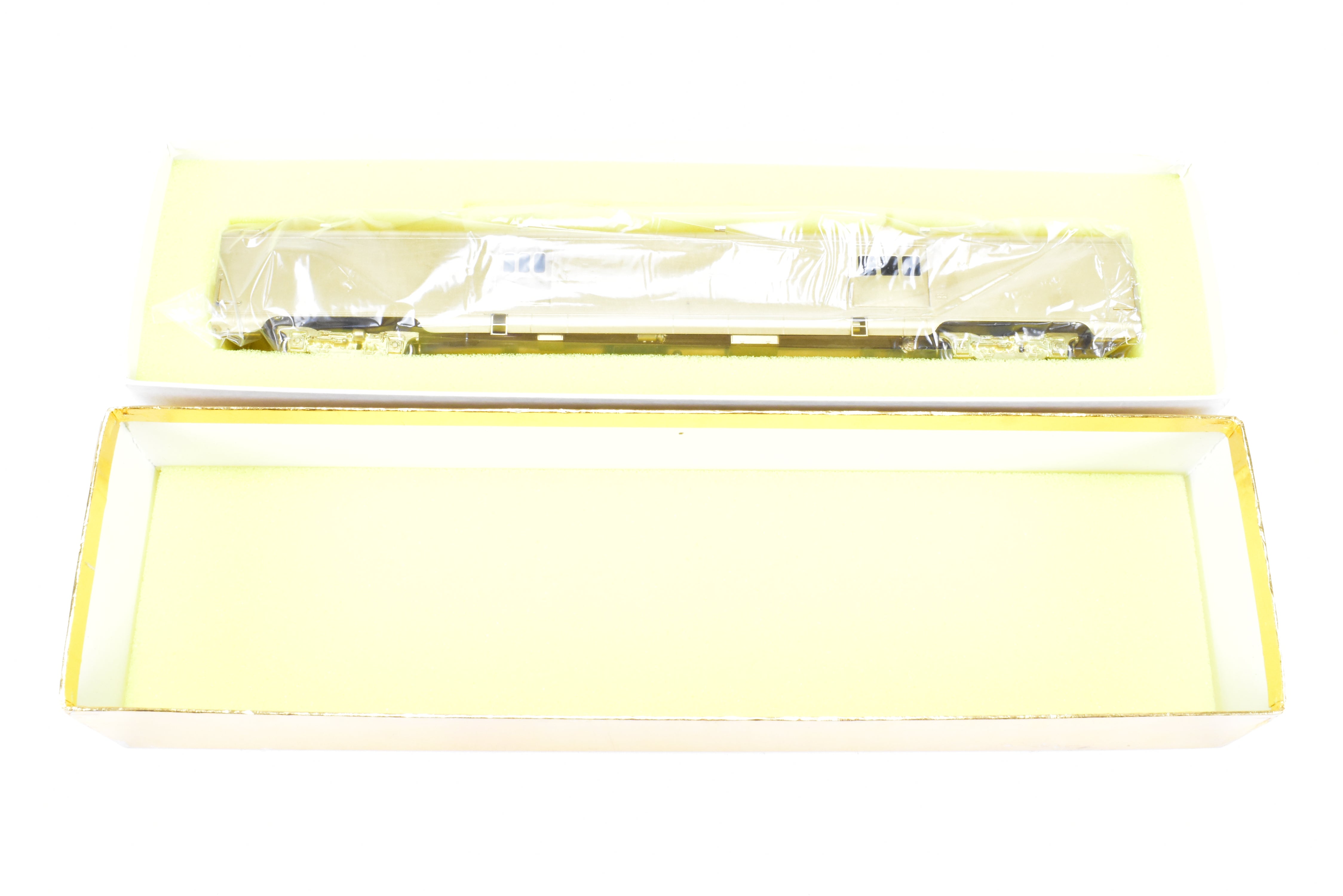 HO Brass Oriental Limited #400 Water Baggage Car with Skirts for North Coast Limited