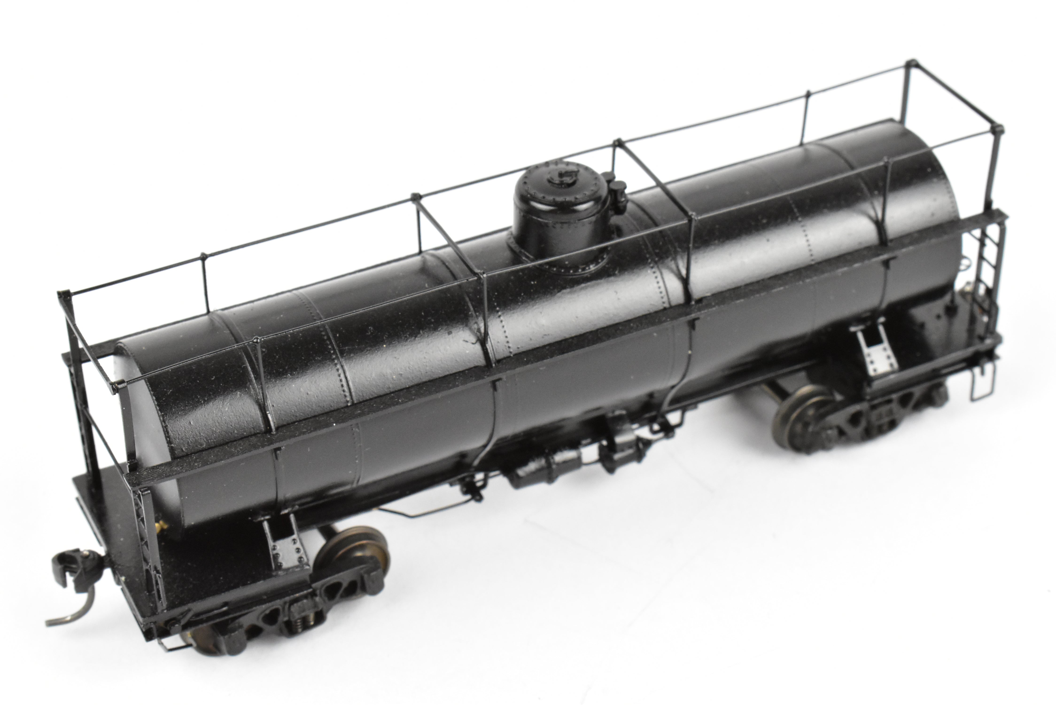 HO Brass NWSL 10,000 Gallon Logging Tank Car, Unlettered, Korean - Built
