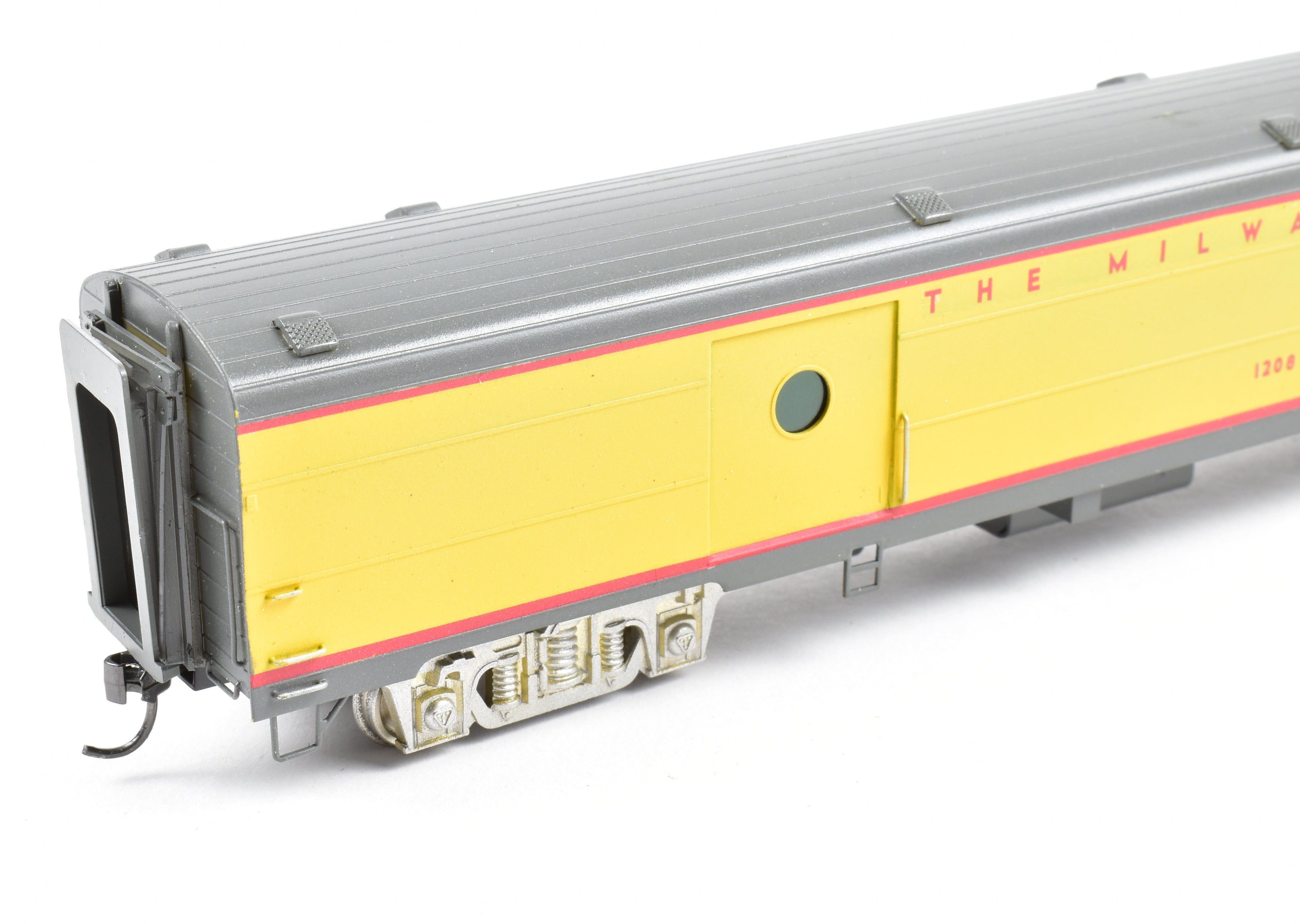 High - Quality HO Scale Brass Soho Milwaukee Road #1208 Baggage - RPO Model with Custom Painted Armour Yellow and Gray Finish