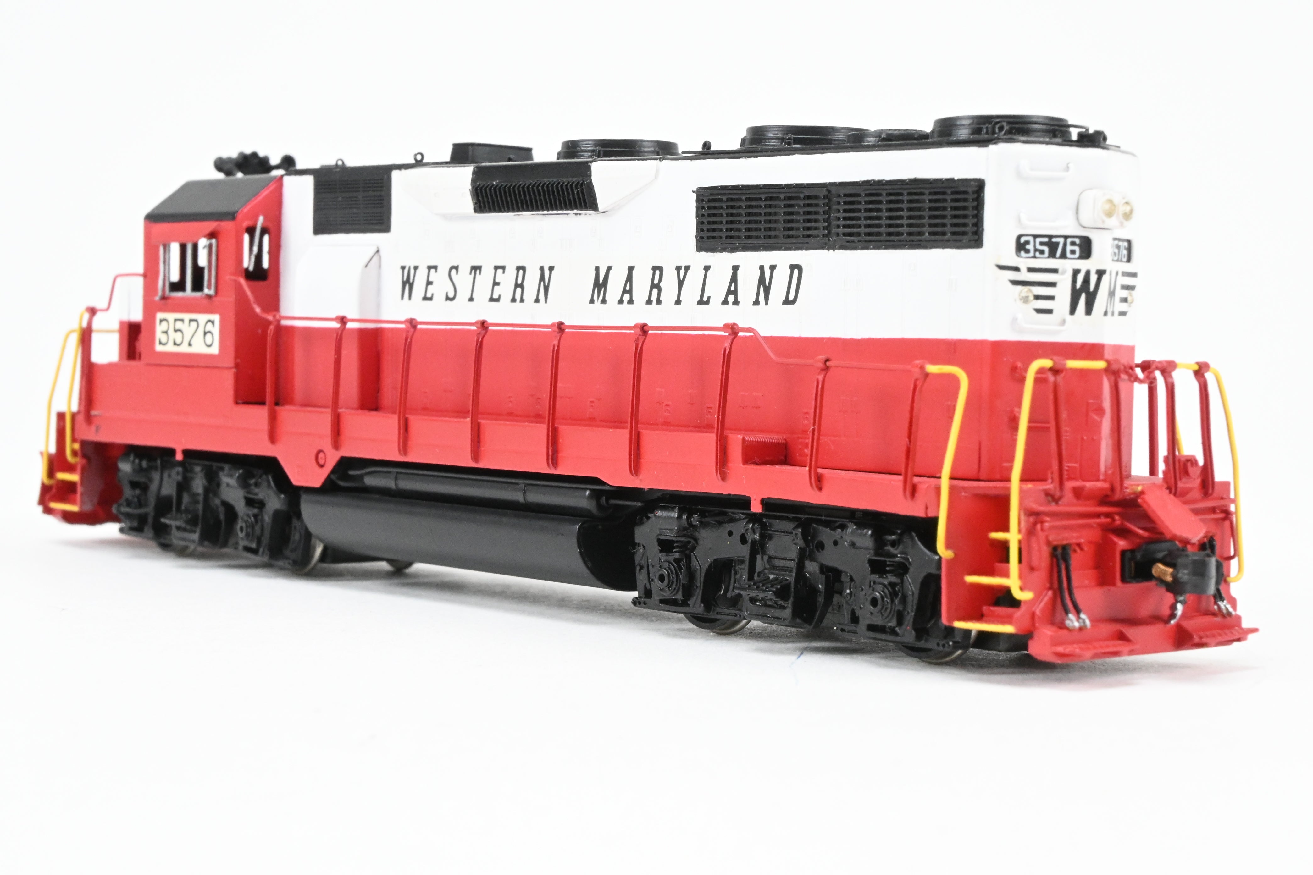 HO Scale Brass Model Train - Western Maryland EMD GP35 2500HP Low Hood Freight Locomotive No. 3576 by Oriental Limited