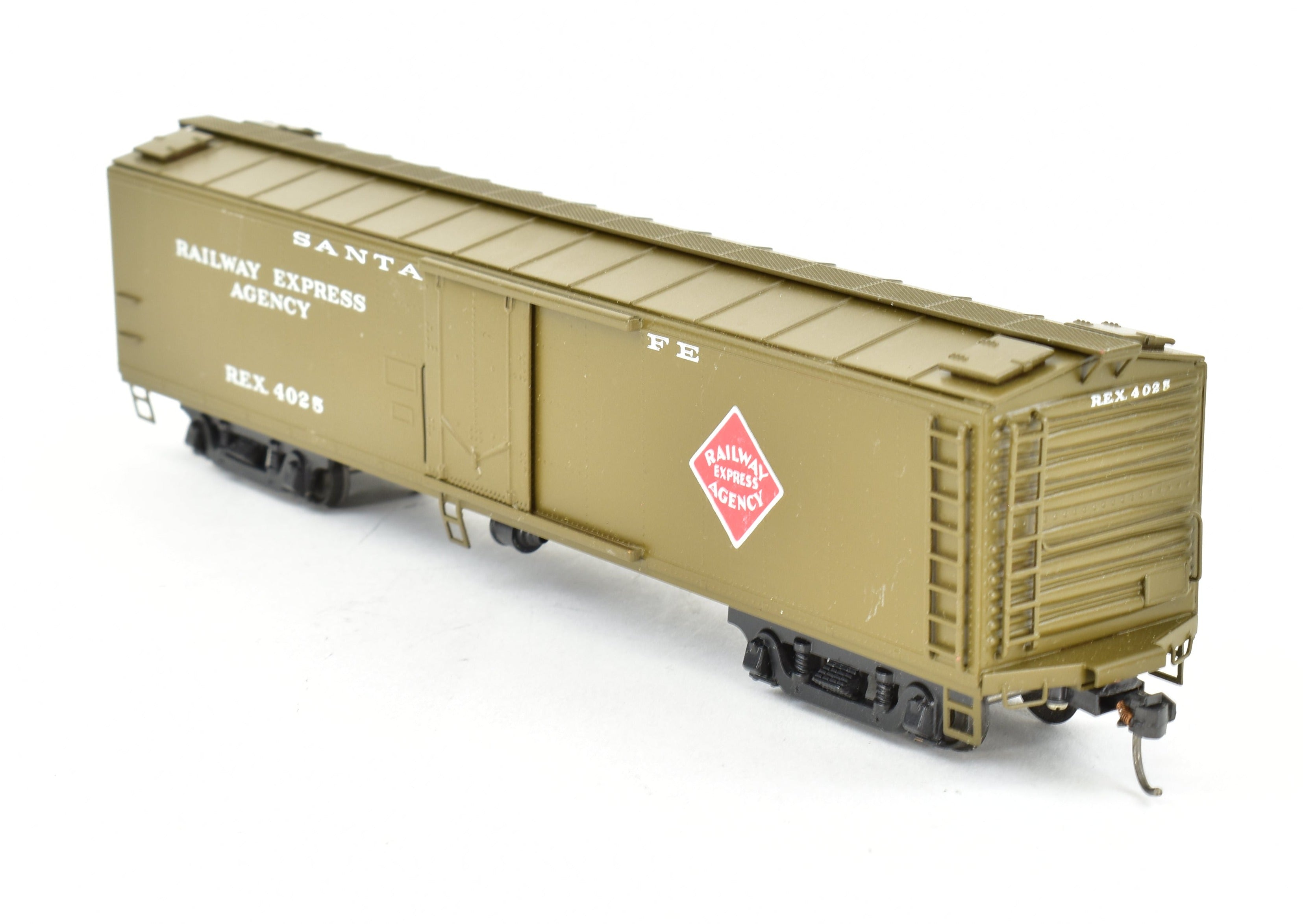 High - Quality HO Scale Brass Lambert Railway Express Agency ATSF Santa Fe Express Reefer with Custom Painted Finish