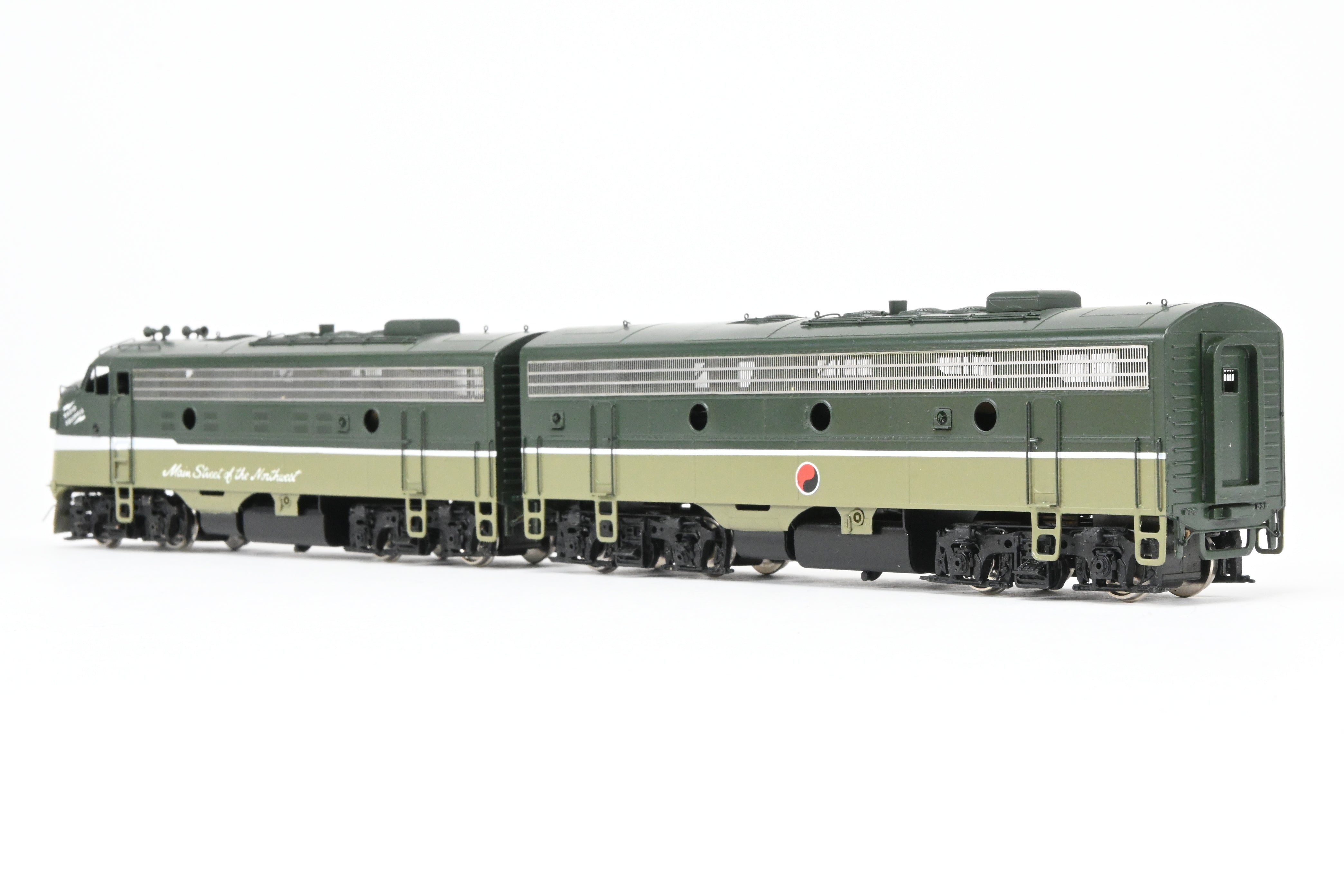 HO Scale Brass Model Train Set - Oriental Limited NP - Northern Pacific EMD F9A/F9B with 1750 HP for Passenger Service in Loewy 'Main Street of the Northwest' North Coast Limited Paint Scheme