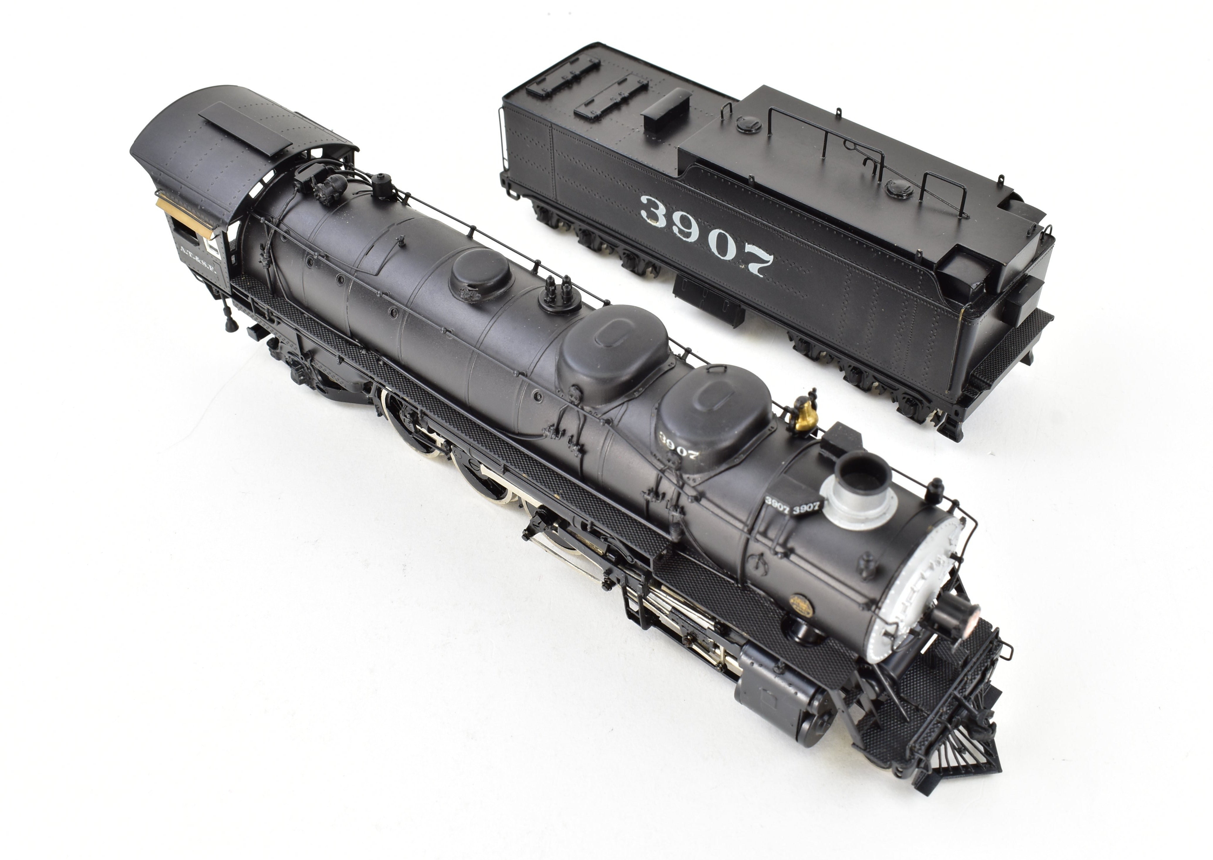 High - Quality HO Scale Brass Pacific Fast Mail Model Train - United ATSF - Santa Fe 2 - 10 - 2 3800 Class, Custom - Painted No. 3907