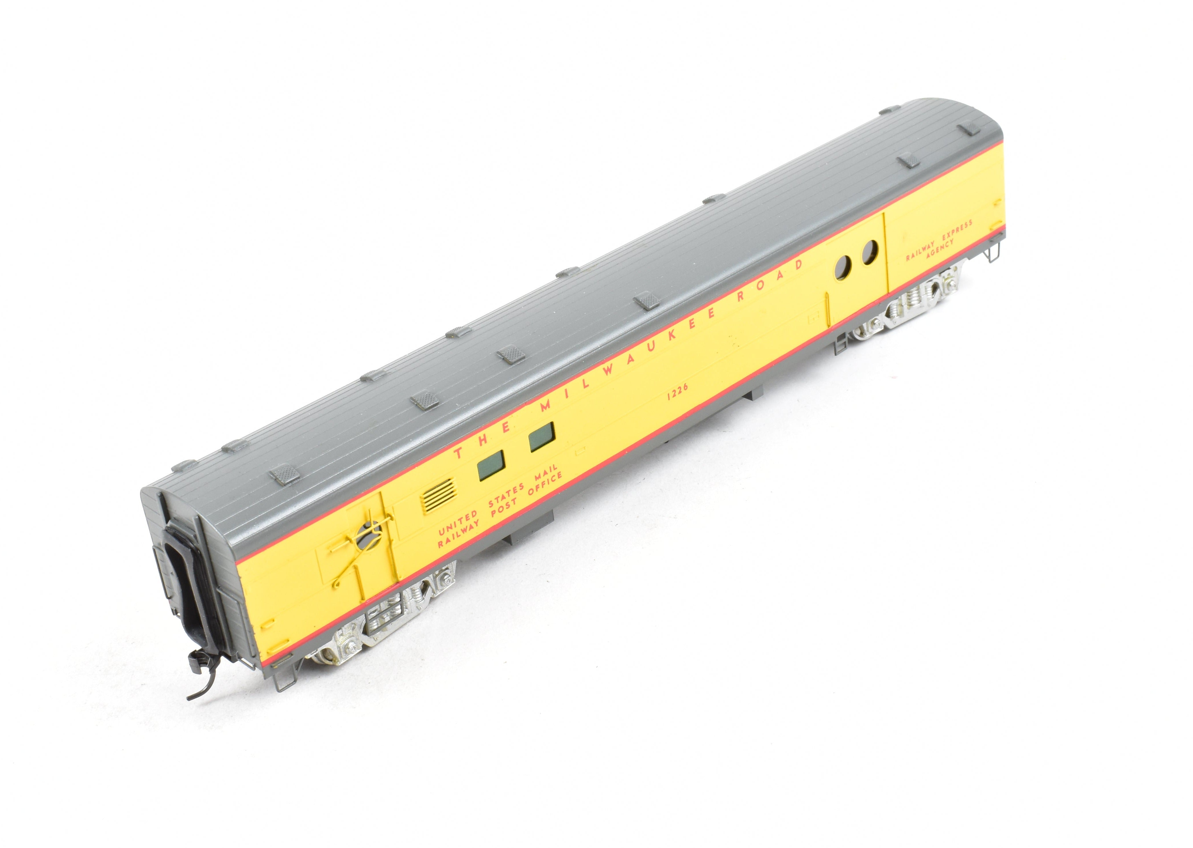 Custom Painted HO Brass Soho Milwaukee Road #1226 Baggage - RPO Model