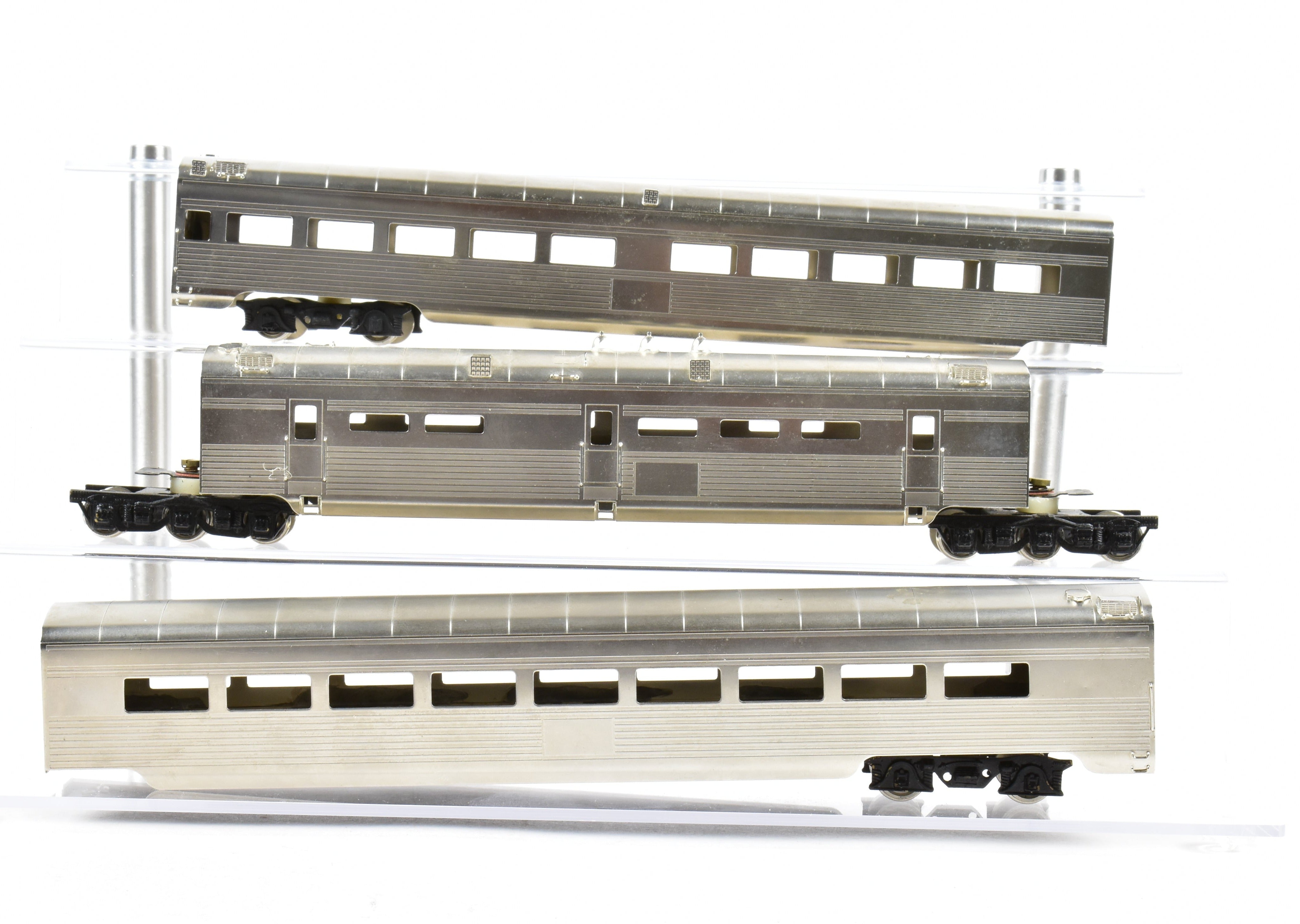 HO Scale Brass Model Train - Southern Pacific 204-Foot Three-Unit Articulated Diner with Corrugated Sides by Brass Soho