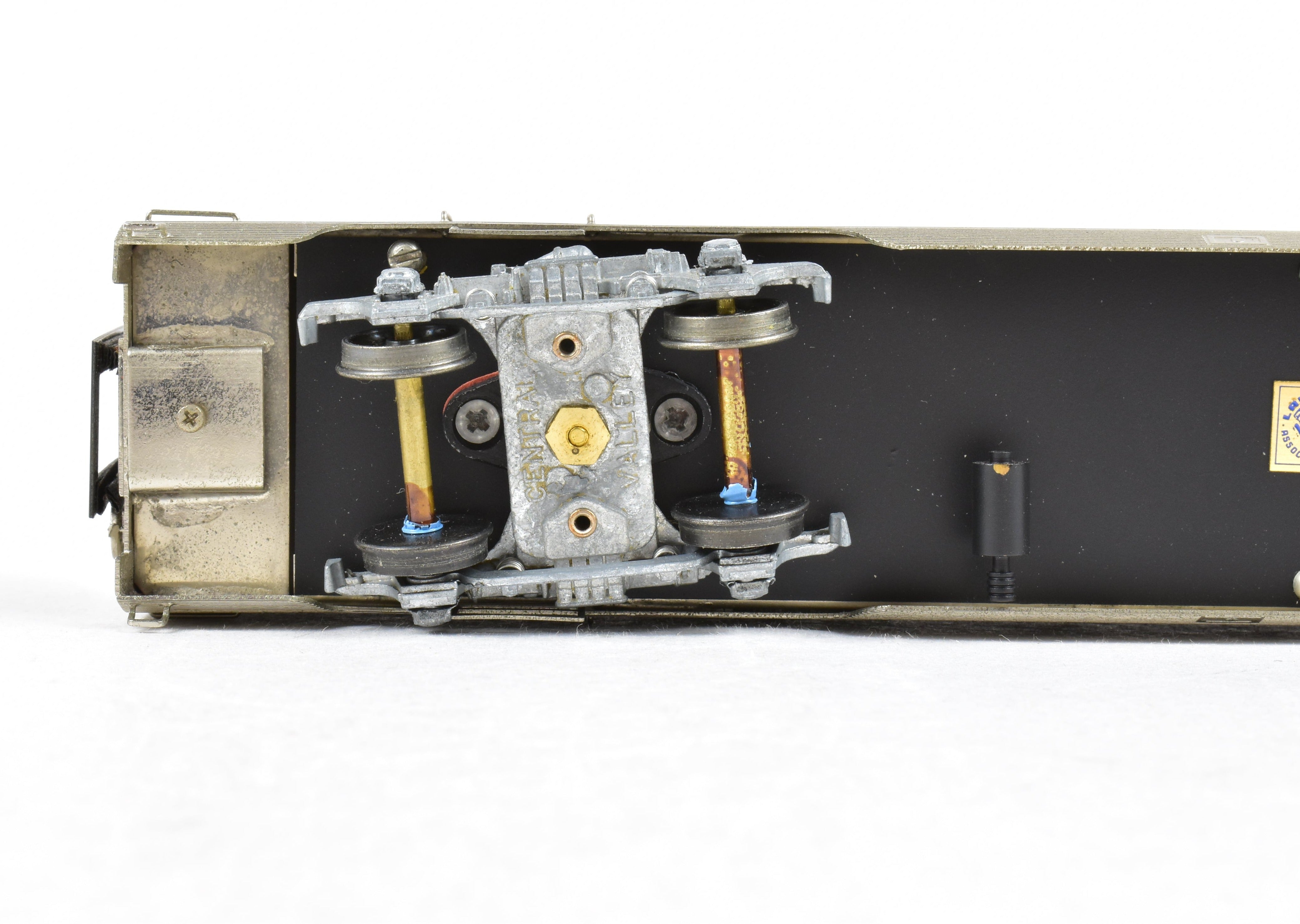 HO Brass Lambert ATSF - Santa Fe 60' Streamlined RPO Car w/ Central Valley Trucks