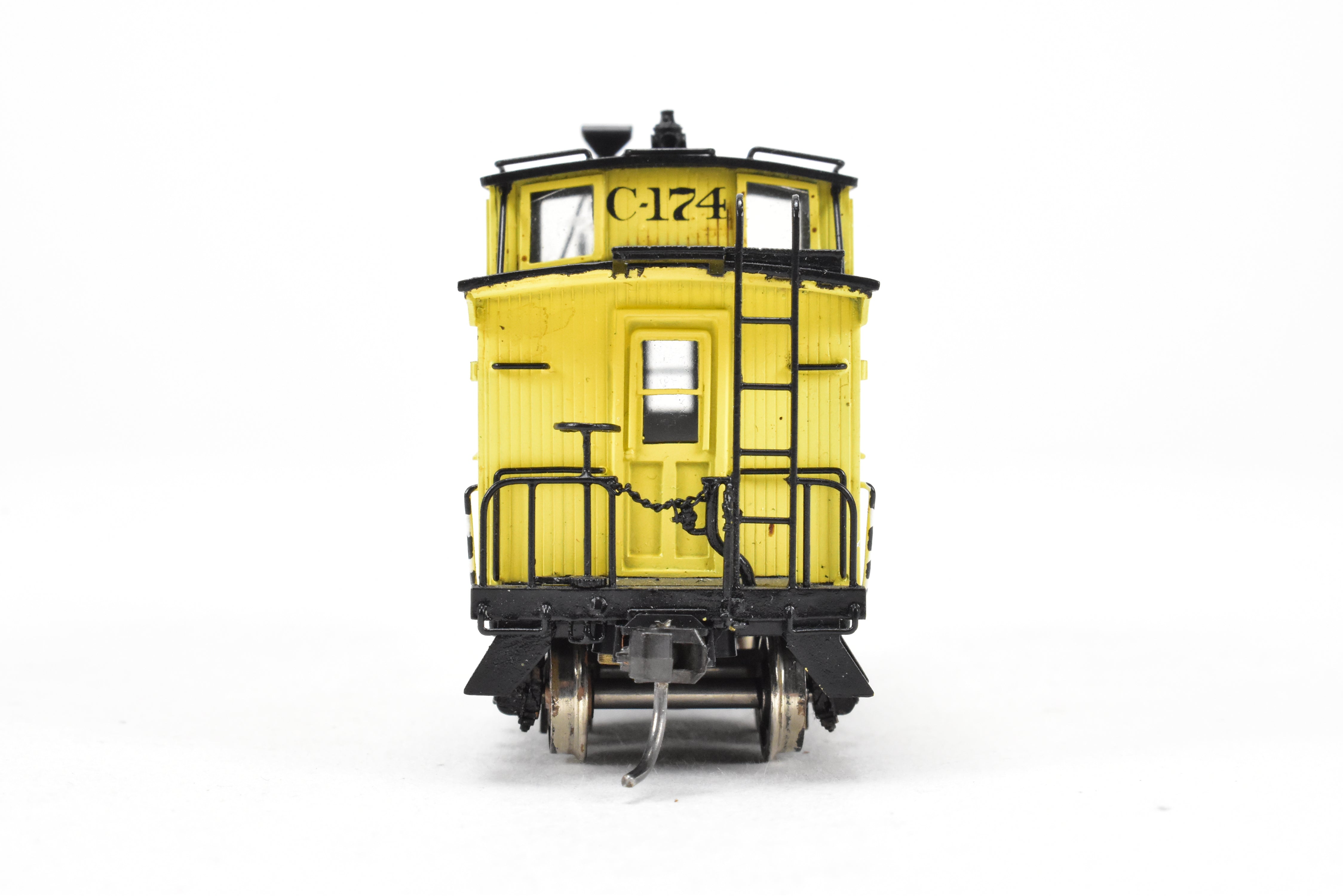 High - Quality HO Scale Brass Pacific Fast Mail (PFM) SKI - Built Duluth Missabe & Iron Range Wood Caboose Model with Factory Painting and Numbering C - 174