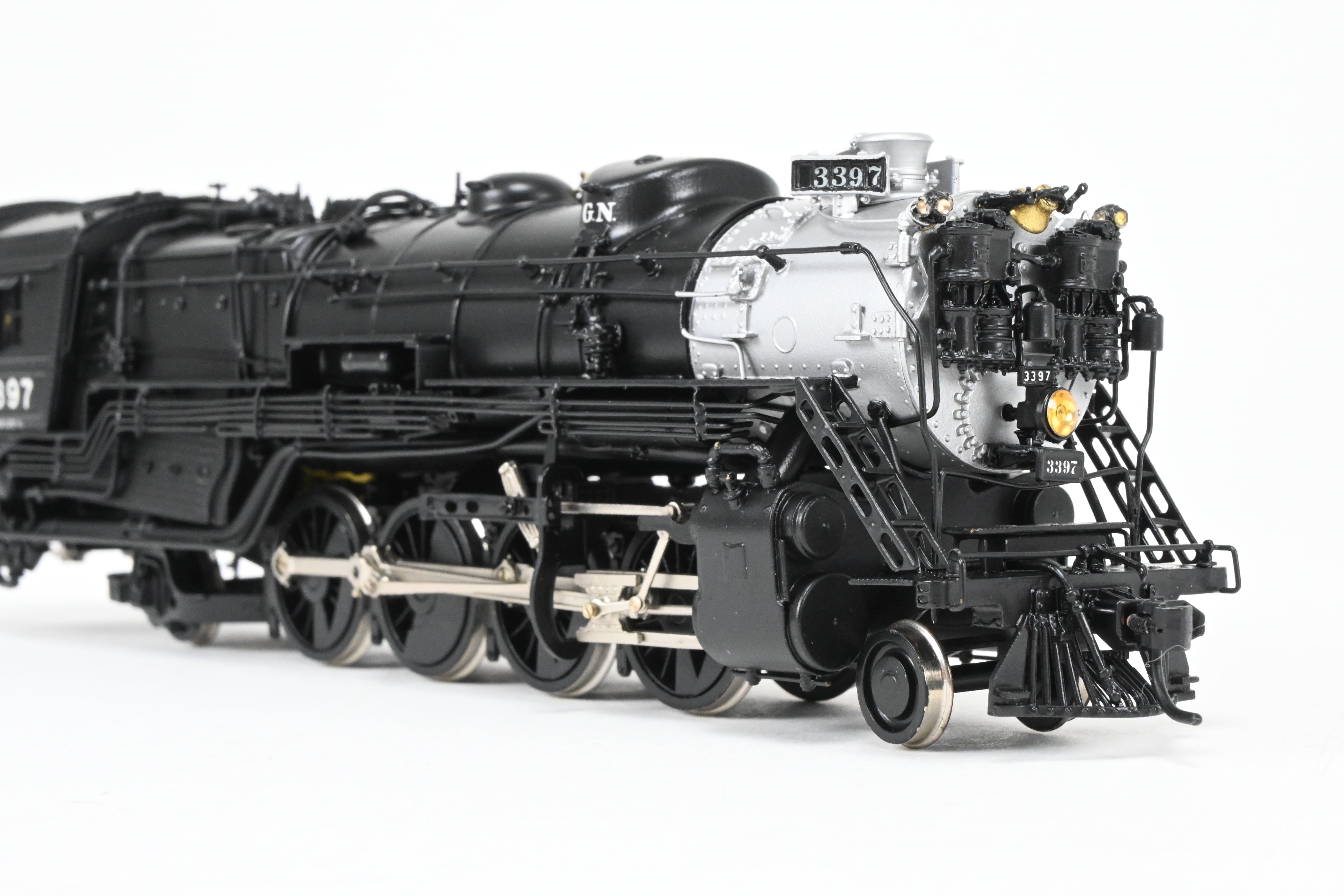 HO Scale Brass Model Train - Great Northern 2-8-2 Class O-8 Closed Cab, Professionally Painted by Jeff Lemke Trains, Inc., Sunset Models Imported