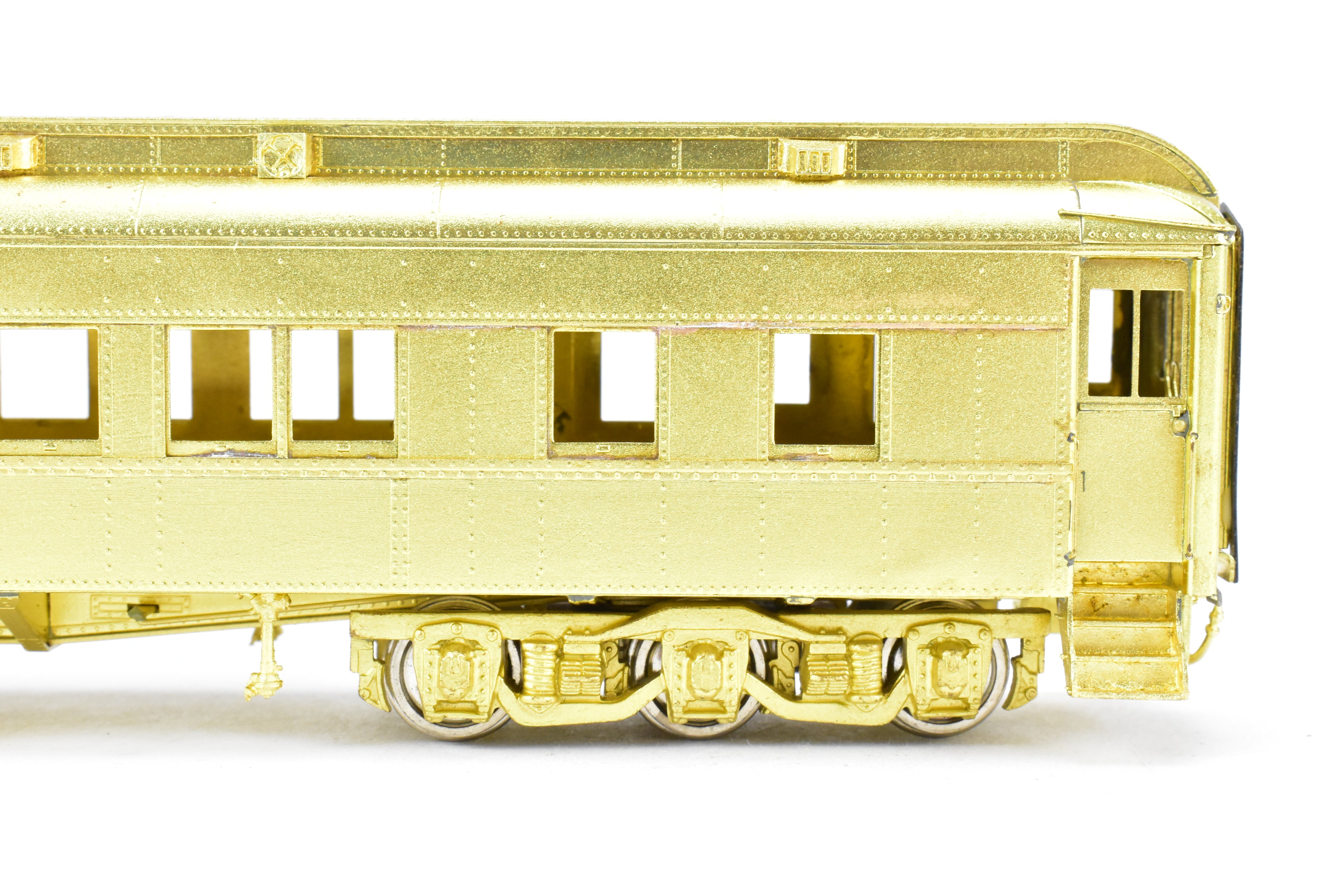 HO Brass Oriental Limited 14-Section Heavyweight Tourist Car without Air Conditioning