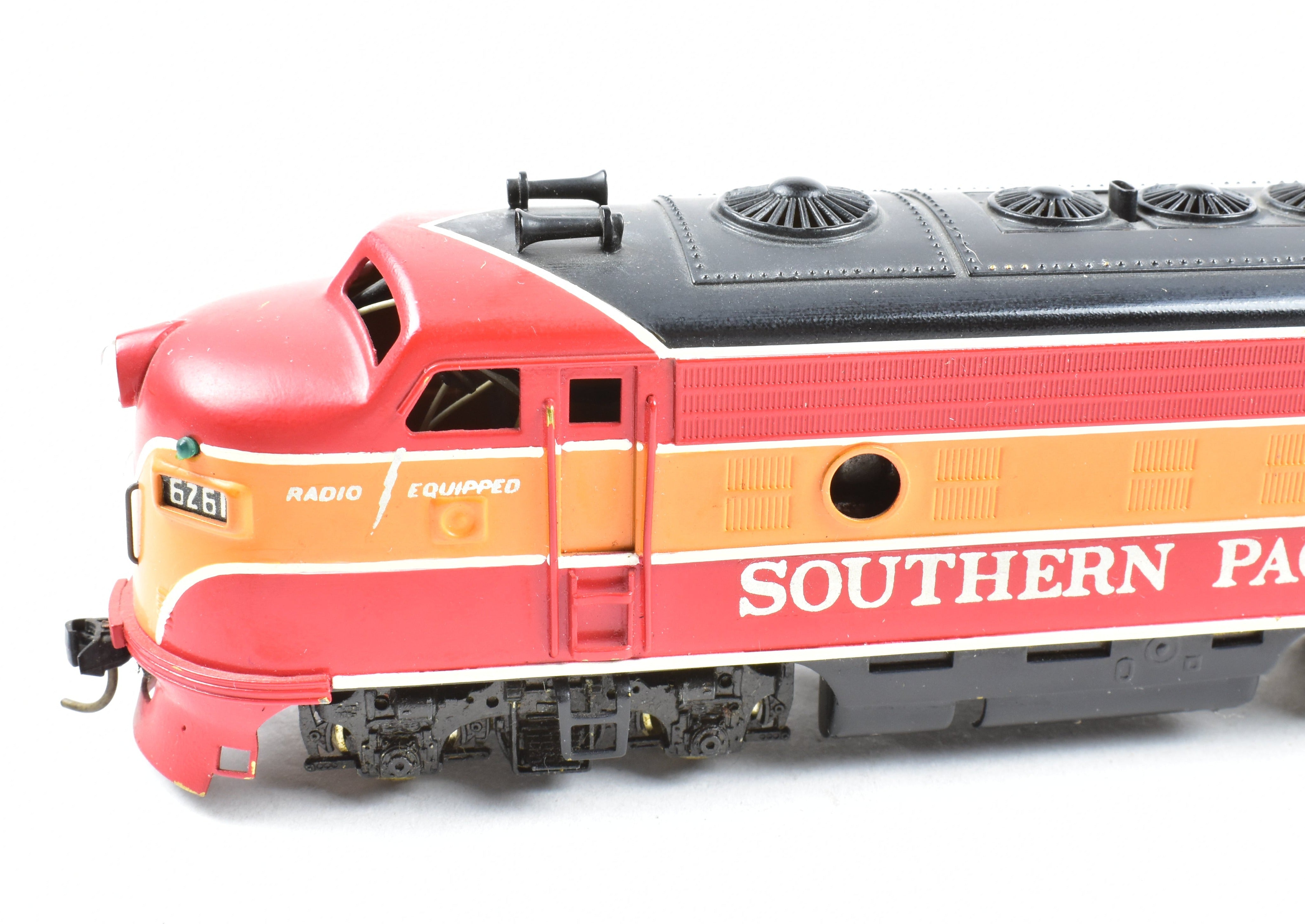 HO Scale Brass Tenshodo SP EMD F9 A/B Factory-Painted Pair from 1960s
