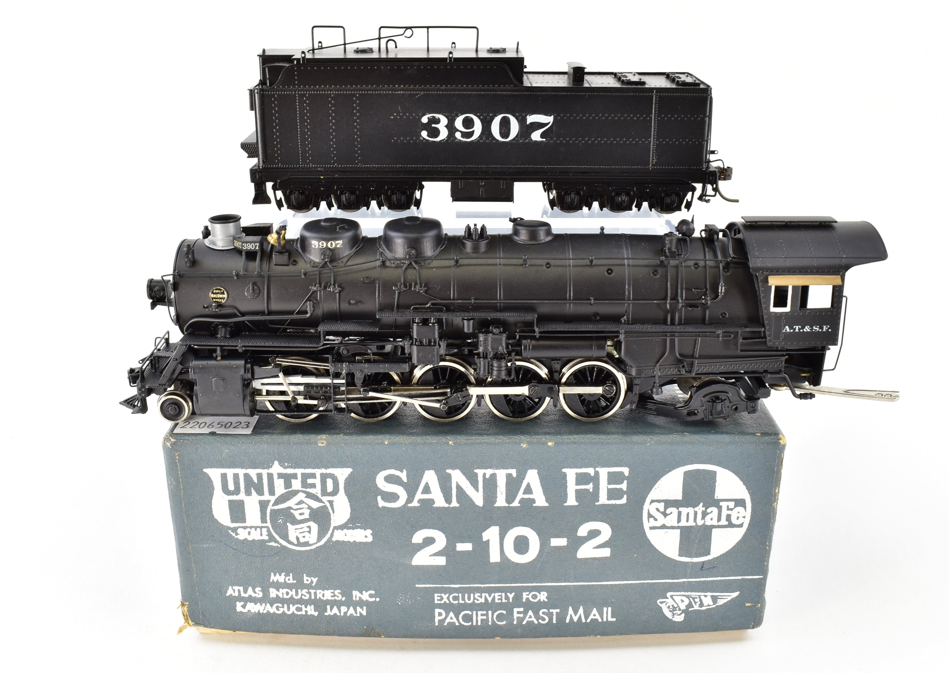 High - Quality HO Scale Brass Pacific Fast Mail Model Train - United ATSF - Santa Fe 2 - 10 - 2 3800 Class, Custom - Painted No. 3907