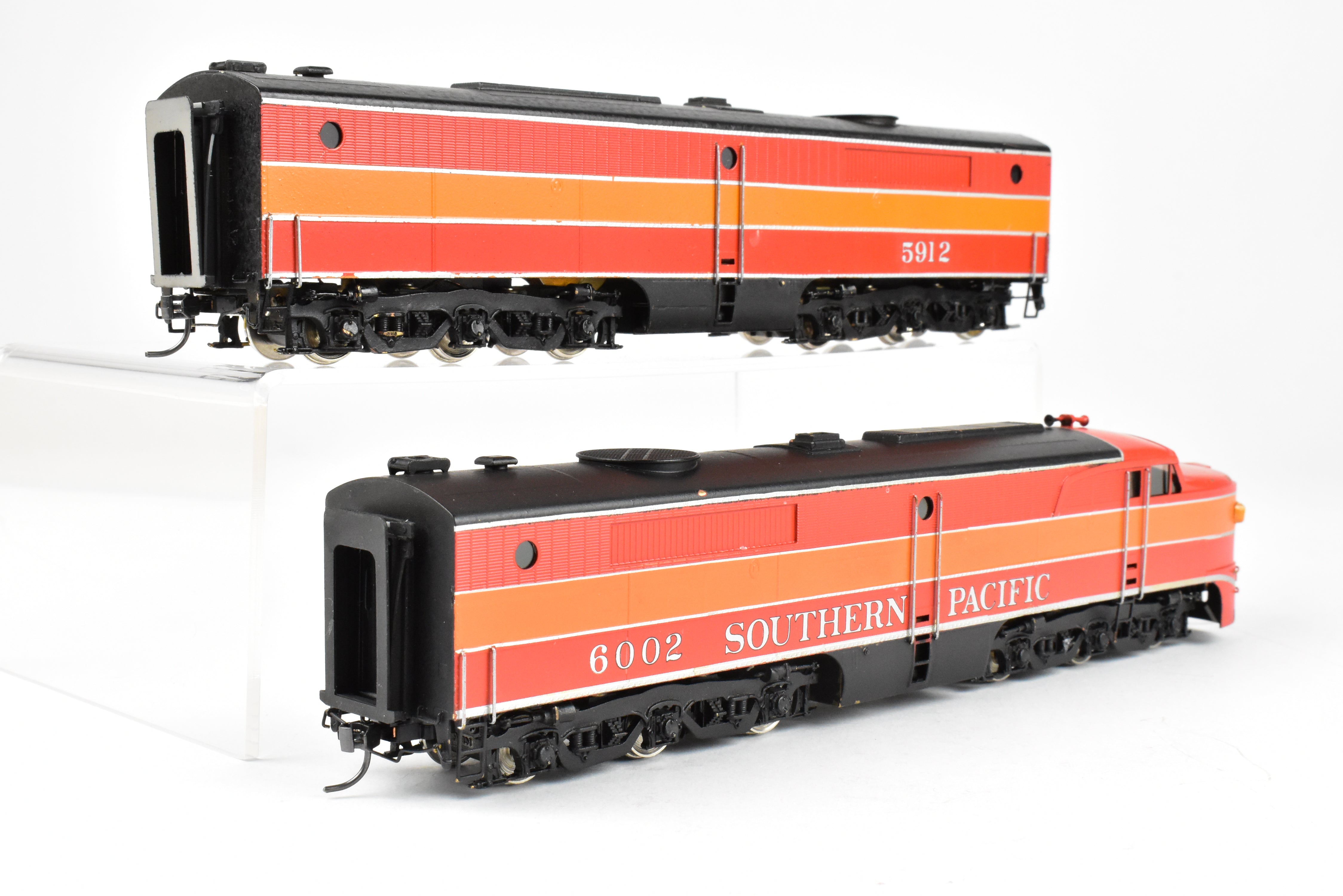High - Quality HO Scale Brass Model Train Set - Southern Pacific Alco PA - 1/PB - 1 Limited Edition with Ajin Drives, DCC and Sound Function (CP Nos 6002/5912)