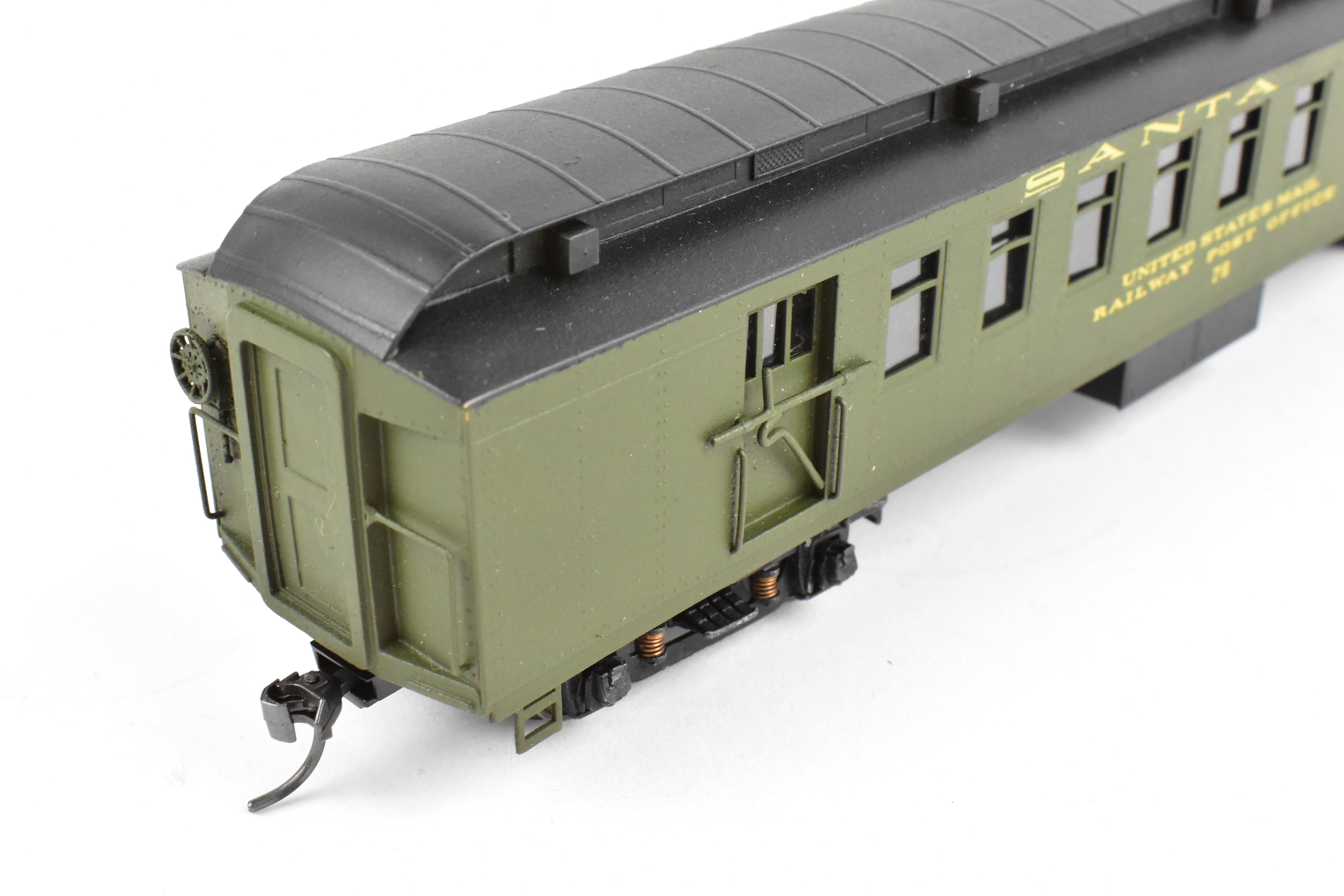 HO Scale Brass ATSF Santa Fe Heavyweight RPO Car with Custom Paint and Metal Wheels