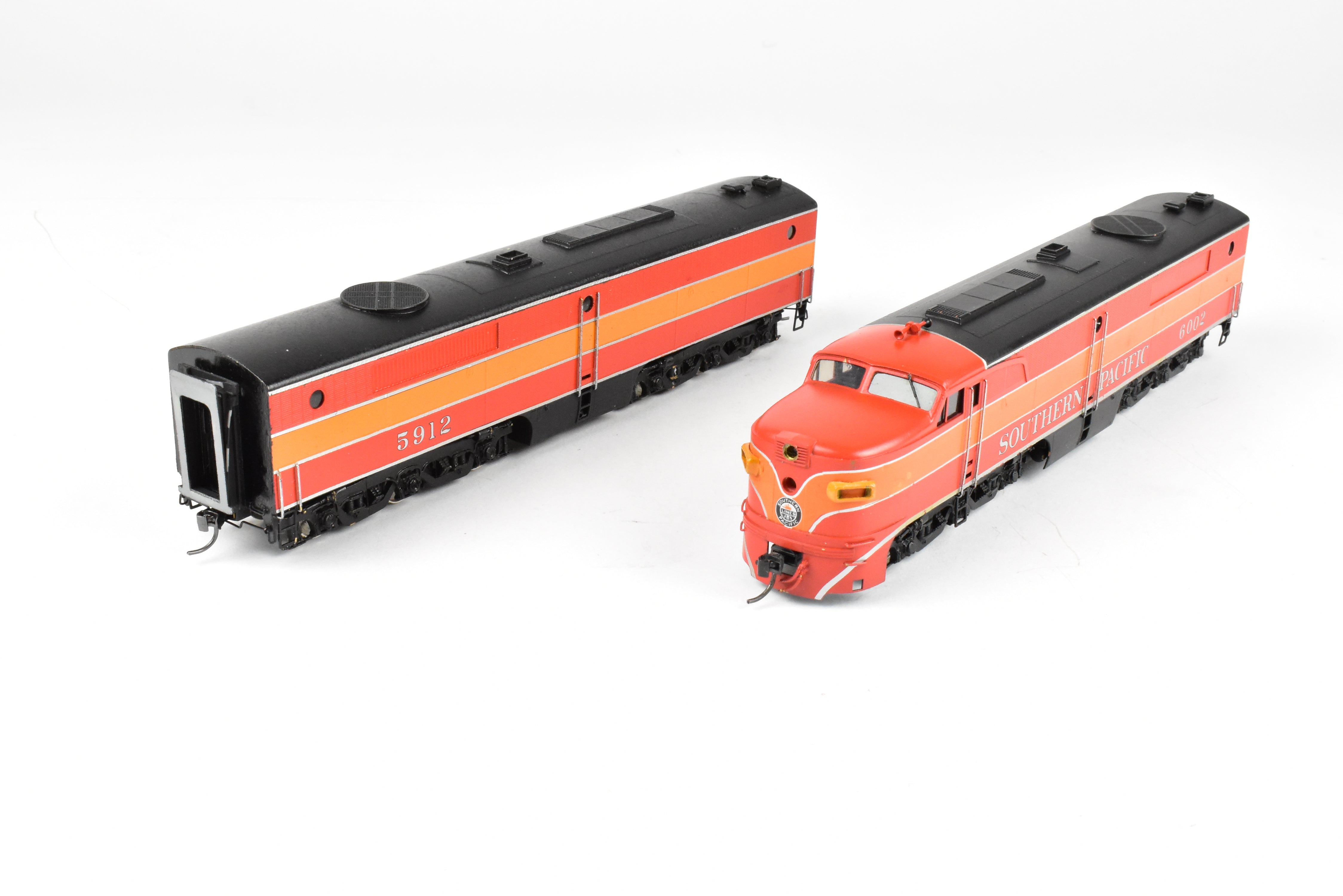 High - Quality HO Scale Brass Model Train Set - Southern Pacific Alco PA - 1/PB - 1 Limited Edition with Ajin Drives, DCC and Sound Function (CP Nos 6002/5912)