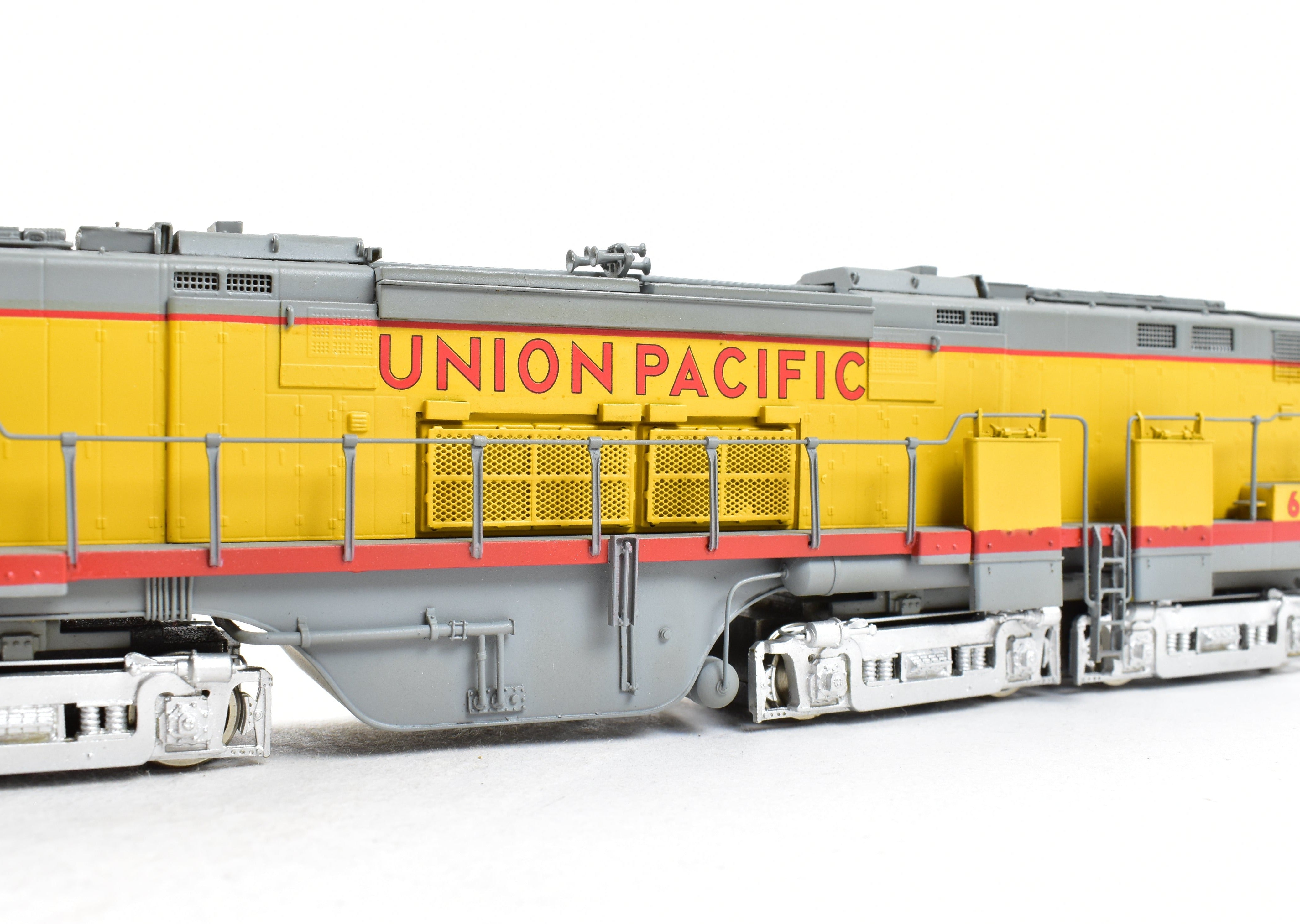 High - Quality HO Scale Brass Oriental Limited Union Pacific Alco C855 A/B/A Set with Custom Painting and Excellent Condition