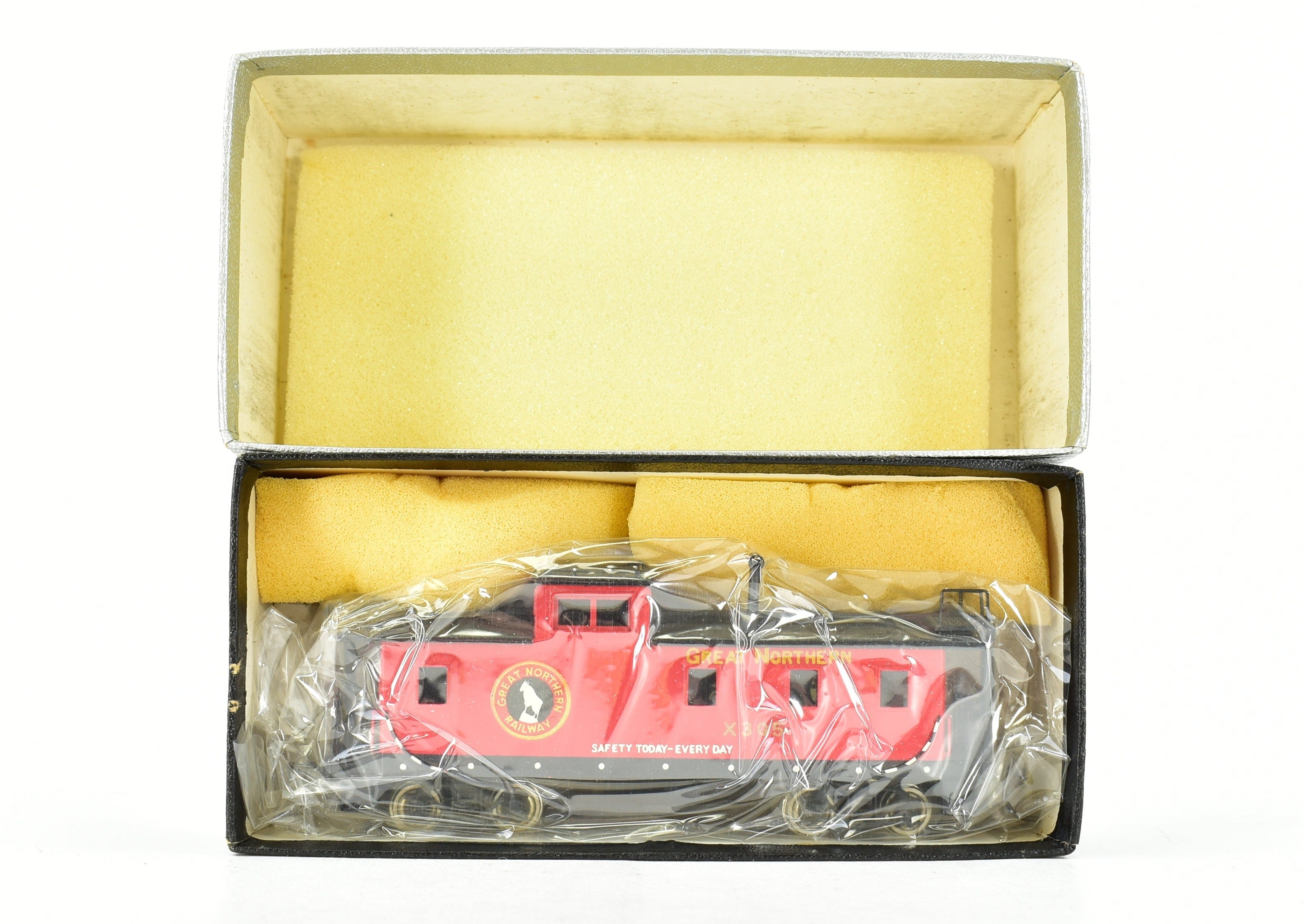 HO Scale Brass PFM - Tenshodo GN - Factory Painted Great Northern Steel Caboose Model
