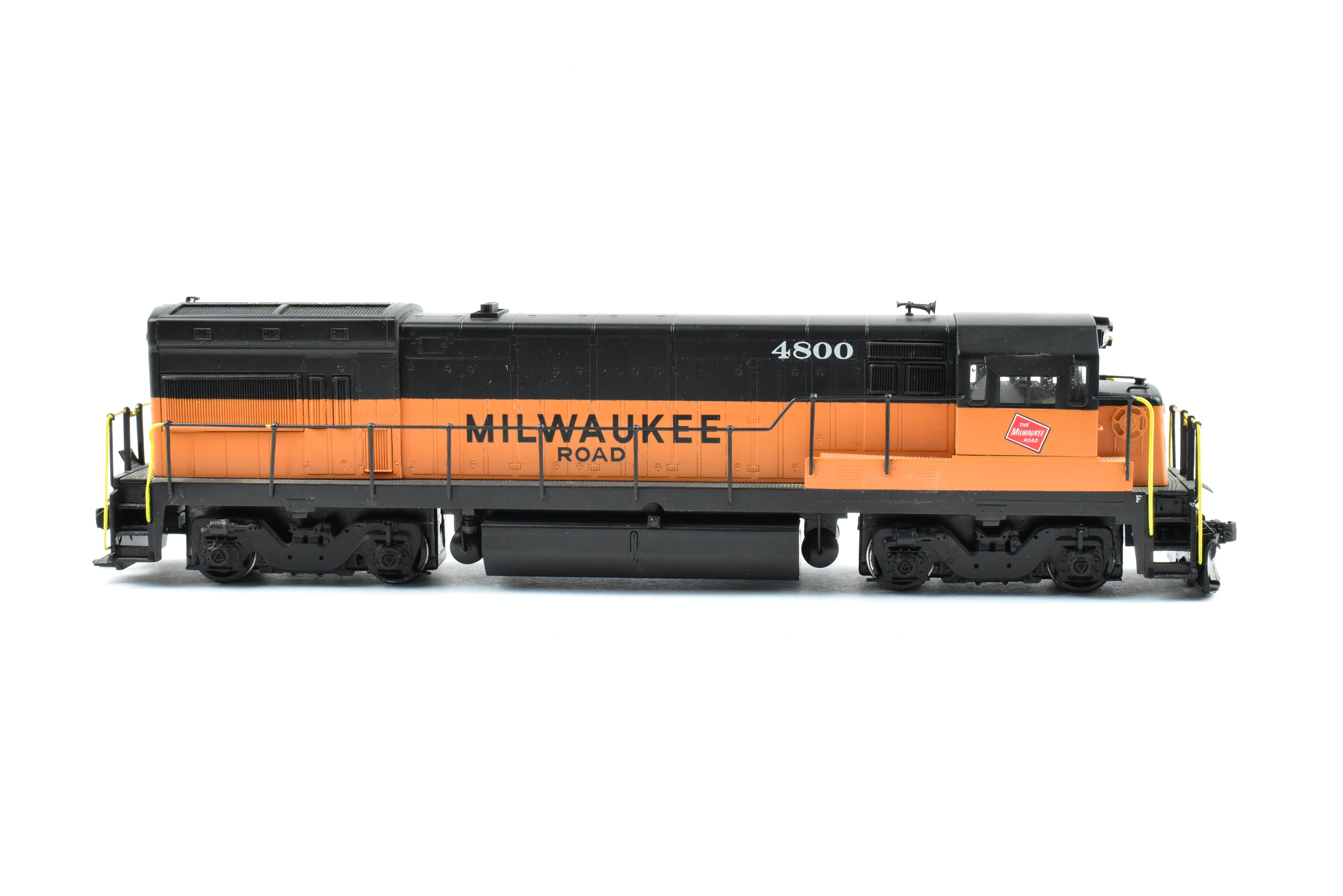 HO Scale Brass Model of Oriental Limited MILW - Milwaukee Road GE U - 23B 2300 HP Low Hood Locomotive With FB - 2 Trucks and CP #4800 Decoration