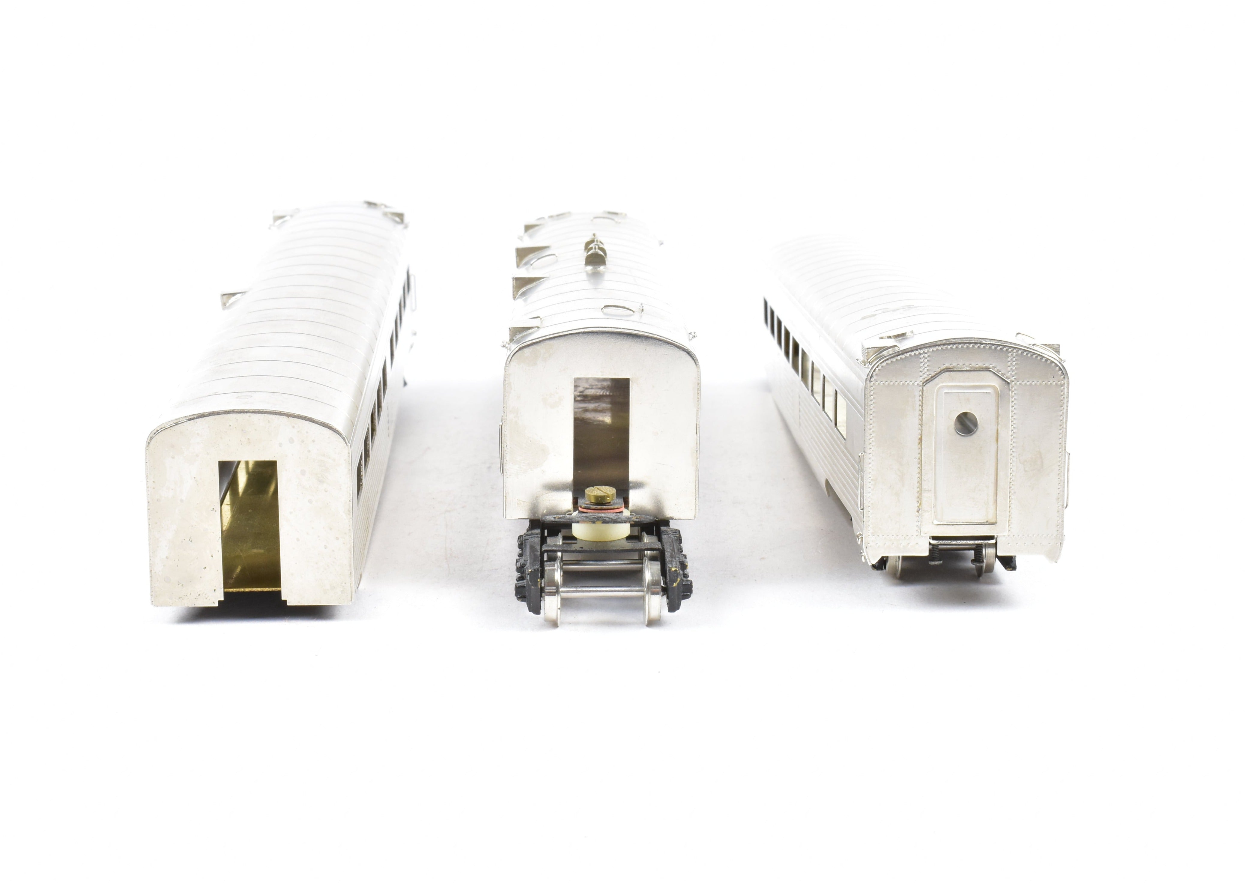 HO Scale Brass Model Train - Southern Pacific 204-Foot Three-Unit Articulated Diner with Corrugated Sides by Brass Soho