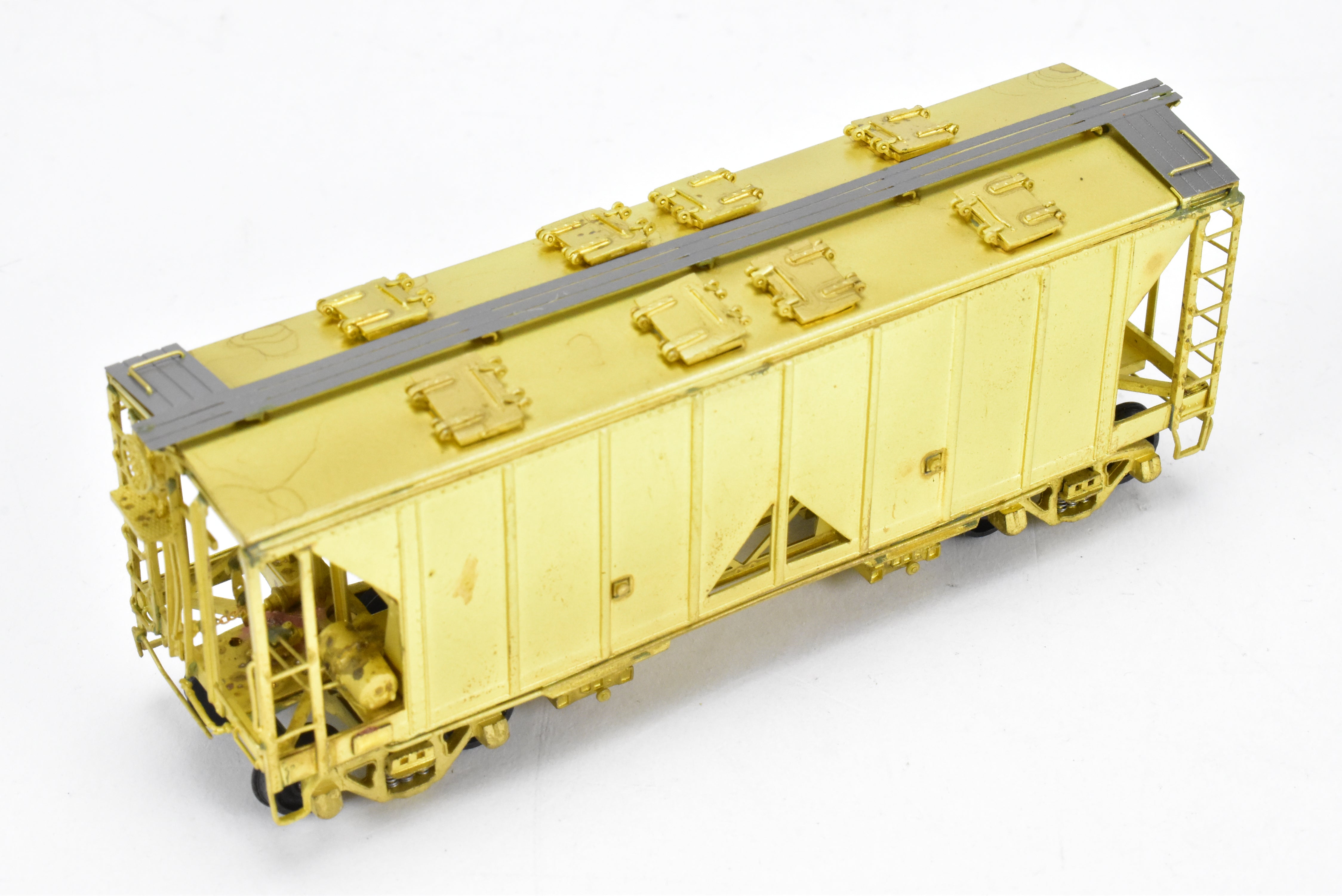 High - Quality HO Scale Brass Model of Pecos River Brass ATSF - Santa Fe ACF 34 - Foot Covered Hopper Class Ga - 45 in the Number Range of 182000 - 182009