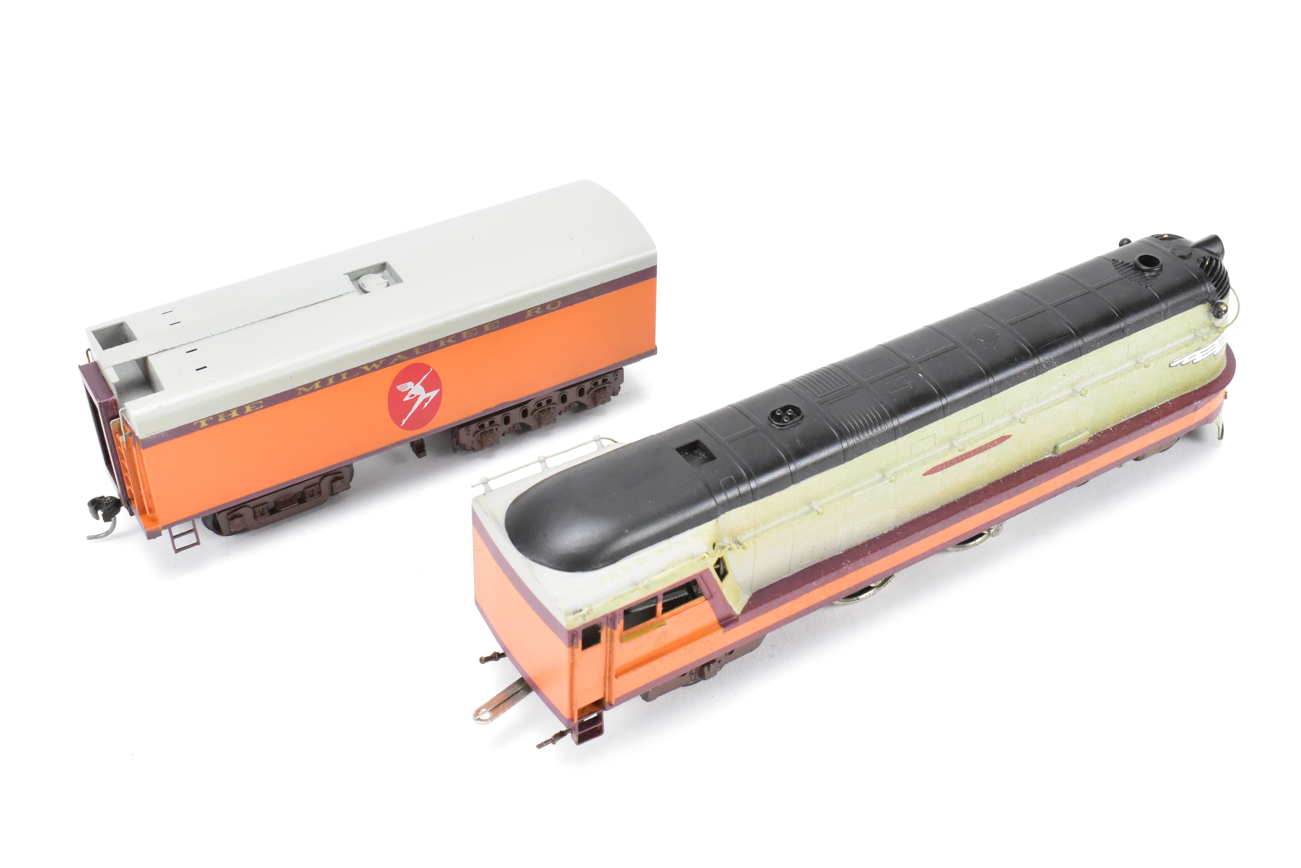 HO Scale Brass NPP Nickel - Plated Milwaukee Road Class A 4 - 4 - 2 Streamlined Hiawatha Atlantic w/Slight Foam Damage