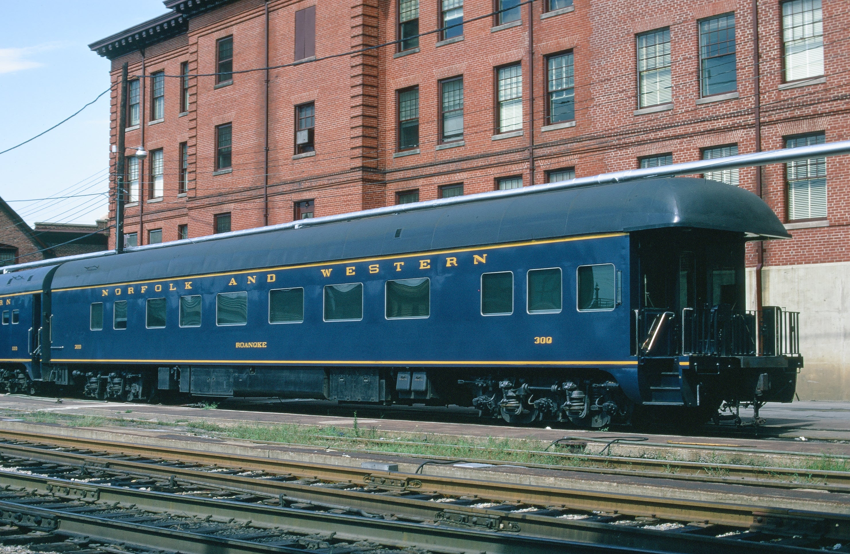 HO Scale Brass Model North Bank Line Norfolk & Western No. 300 Roanoke and Ocean Business Cars for Model Train Enthusiasts