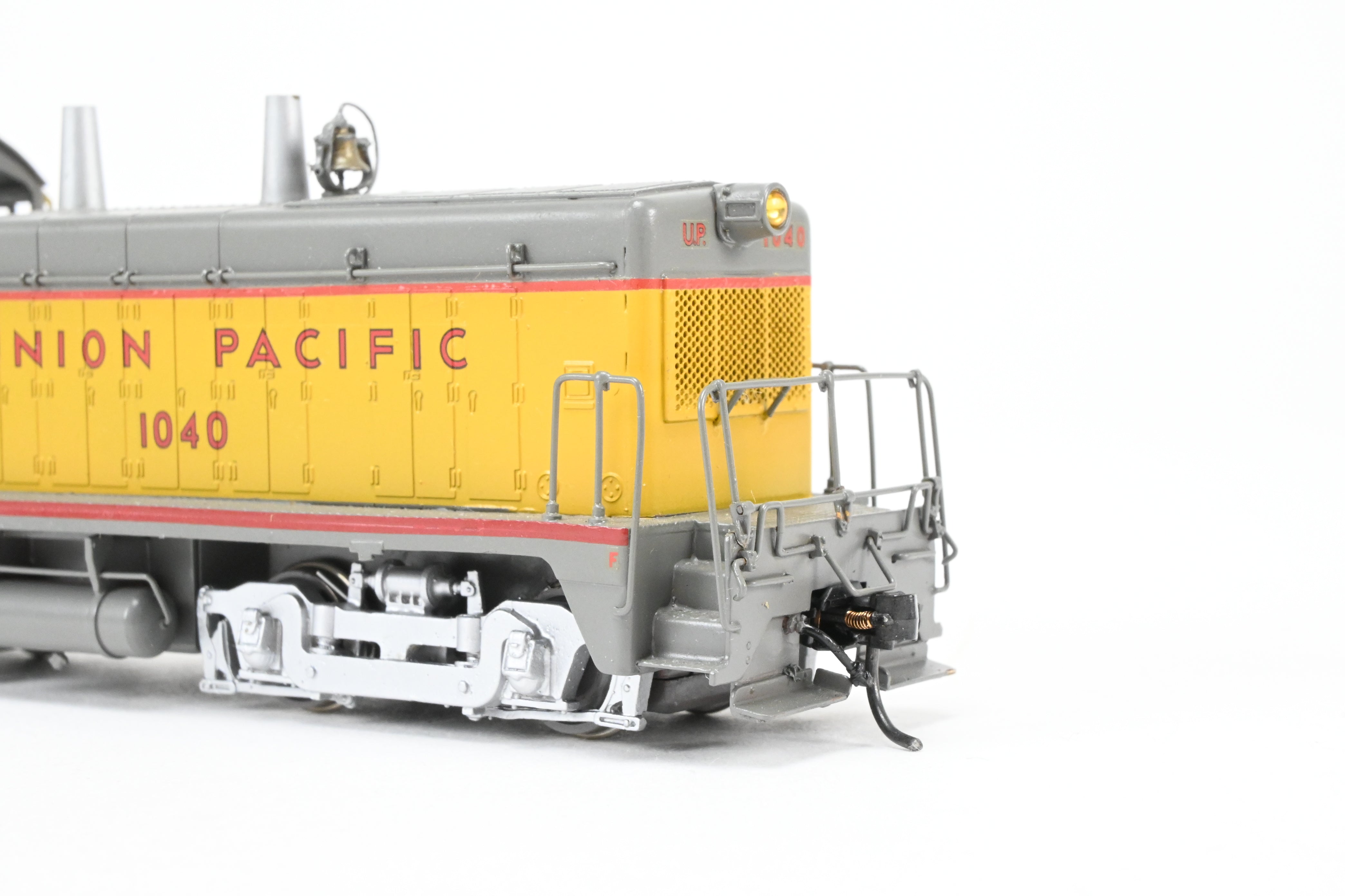 HO Scale Brass Oriental Limited Union Pacific EMD NW - 2 1000HP Phase II Switcher Locomotive with Custom Painting in As - Is Condition