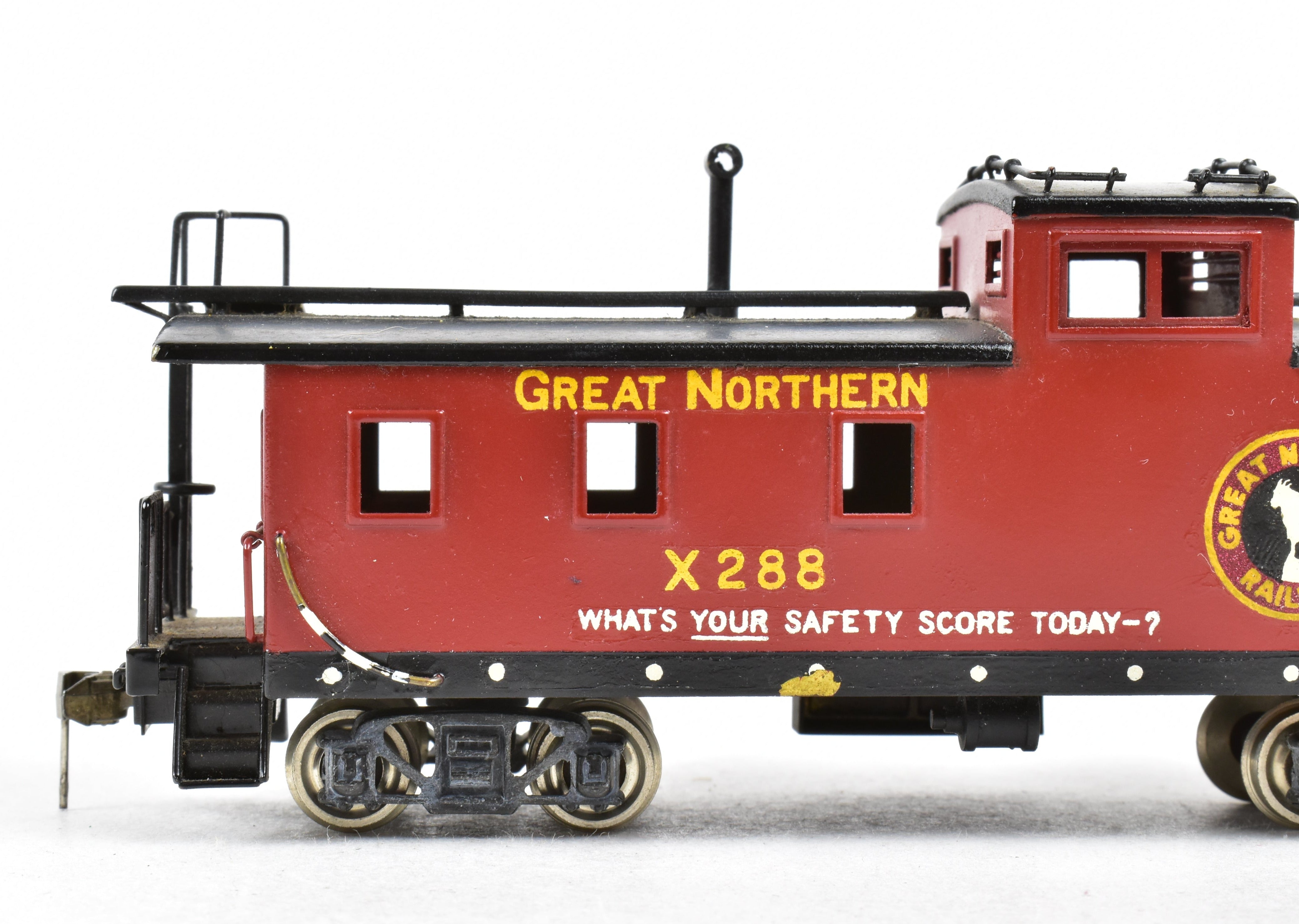 HO Scale Brass PFM - Tenshodo Great Northern Steel Caboose Factory Painted in 'As - Is' Condition for Model Train Enthusiasts