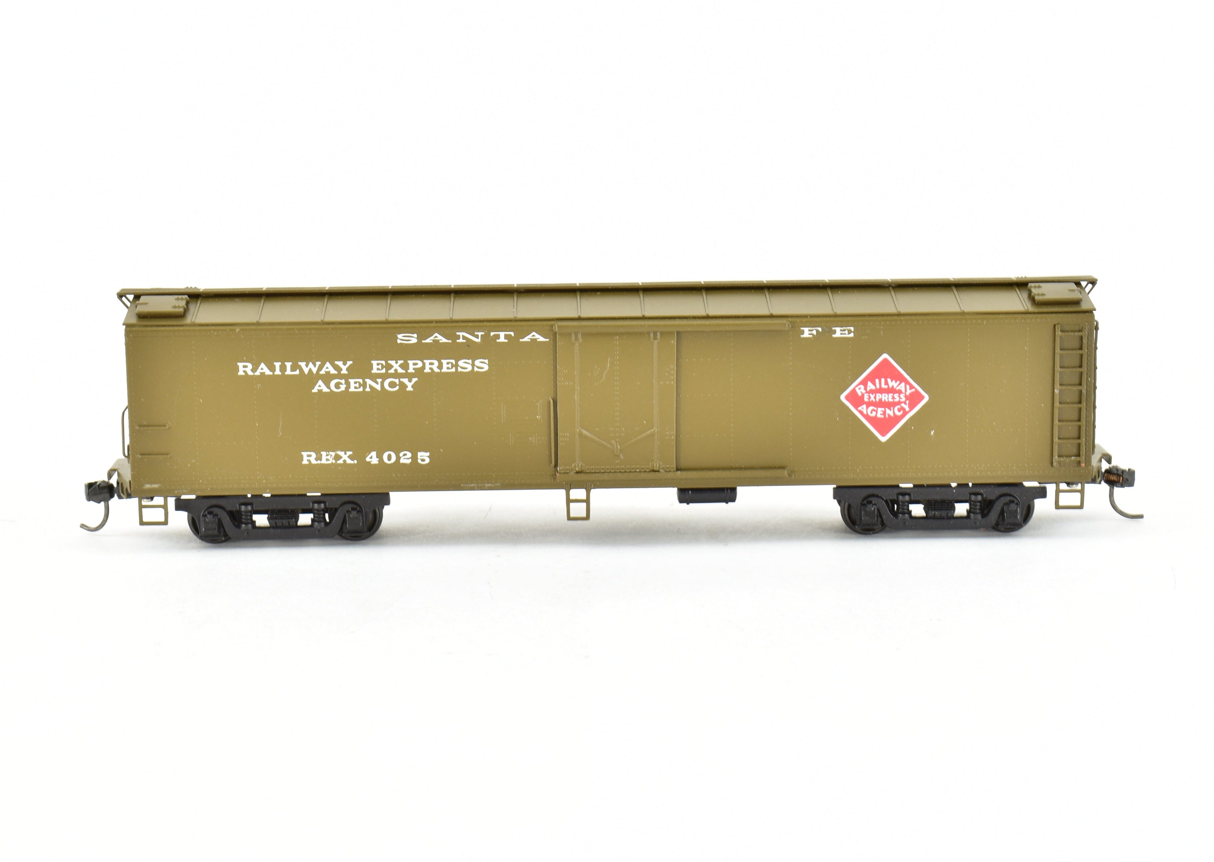 High - Quality HO Scale Brass Lambert Railway Express Agency ATSF Santa Fe Express Reefer with Custom Painted Finish