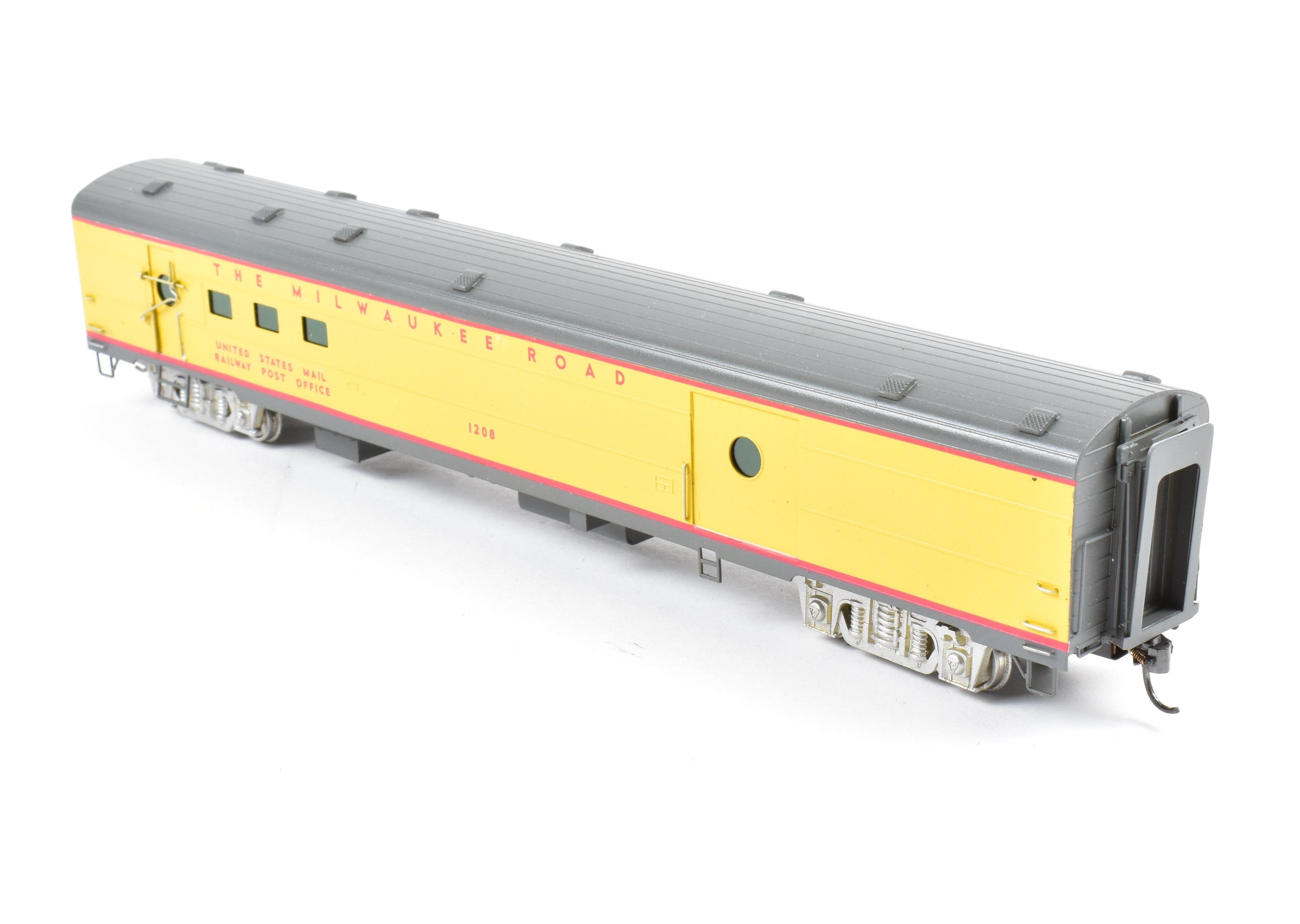 High - Quality HO Scale Brass Soho Milwaukee Road #1208 Baggage - RPO Model with Custom Painted Armour Yellow and Gray Finish