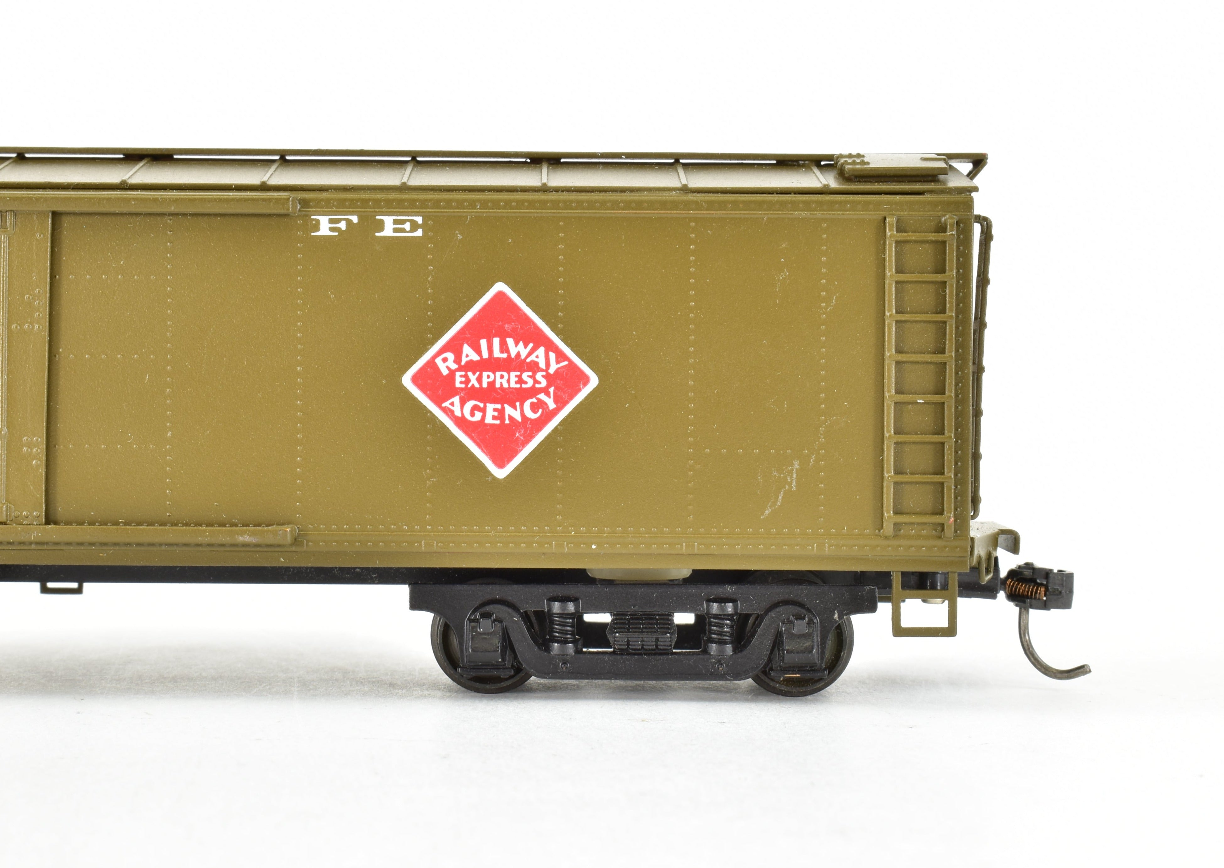 High - Quality HO Scale Brass Lambert Railway Express Agency ATSF Santa Fe Express Reefer with Custom Painted Finish