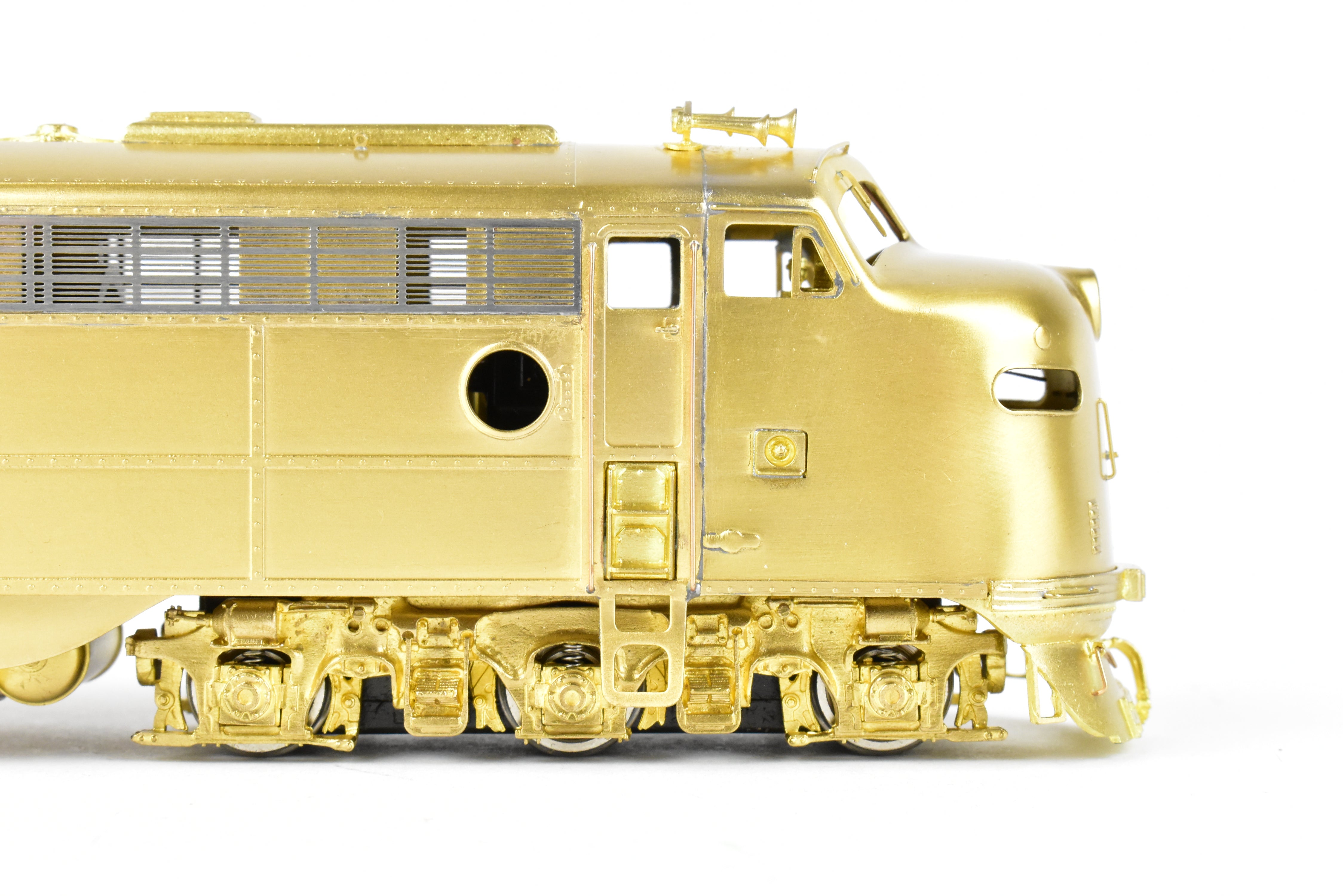 HO Scale Brass Oriental Limited EMD E8A 2250 HP Model with Spare Parts