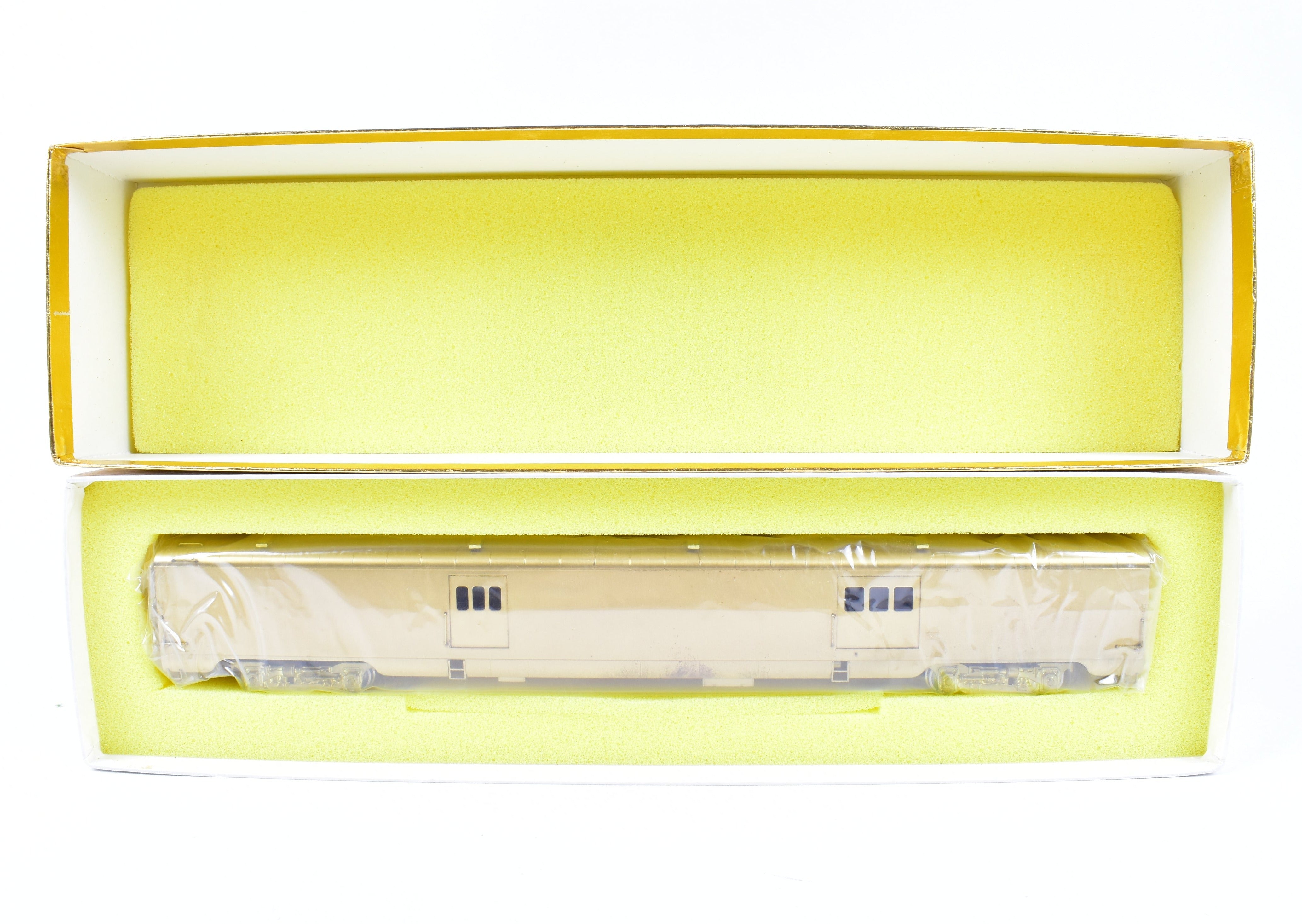 HO Scale Brass Oriental Limited Model of Northern Pacific North Coast Limited #400 Water Baggage Car with Skirts for Train Enthusiasts