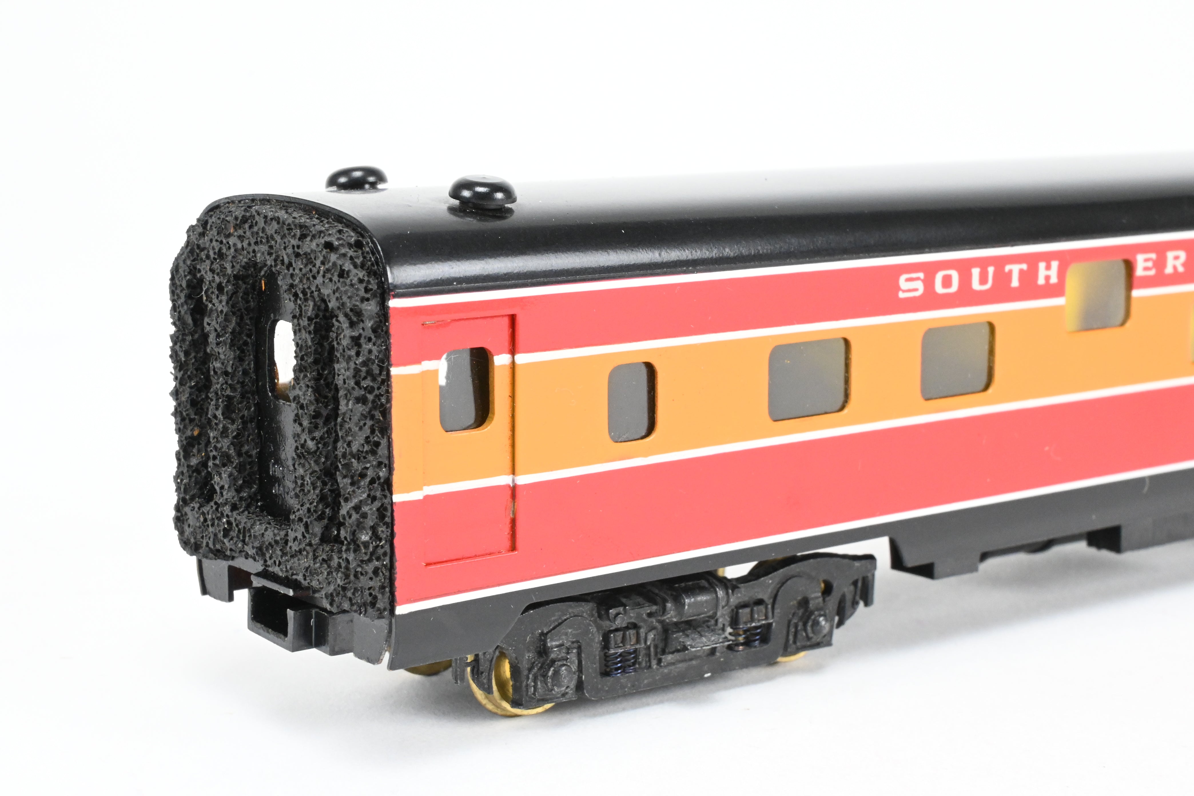 HO Scale Brass Passenger Car Model - Tenshodo SP Southern Pacific Sleeper Flush Side Factory - Painted Daylight Design