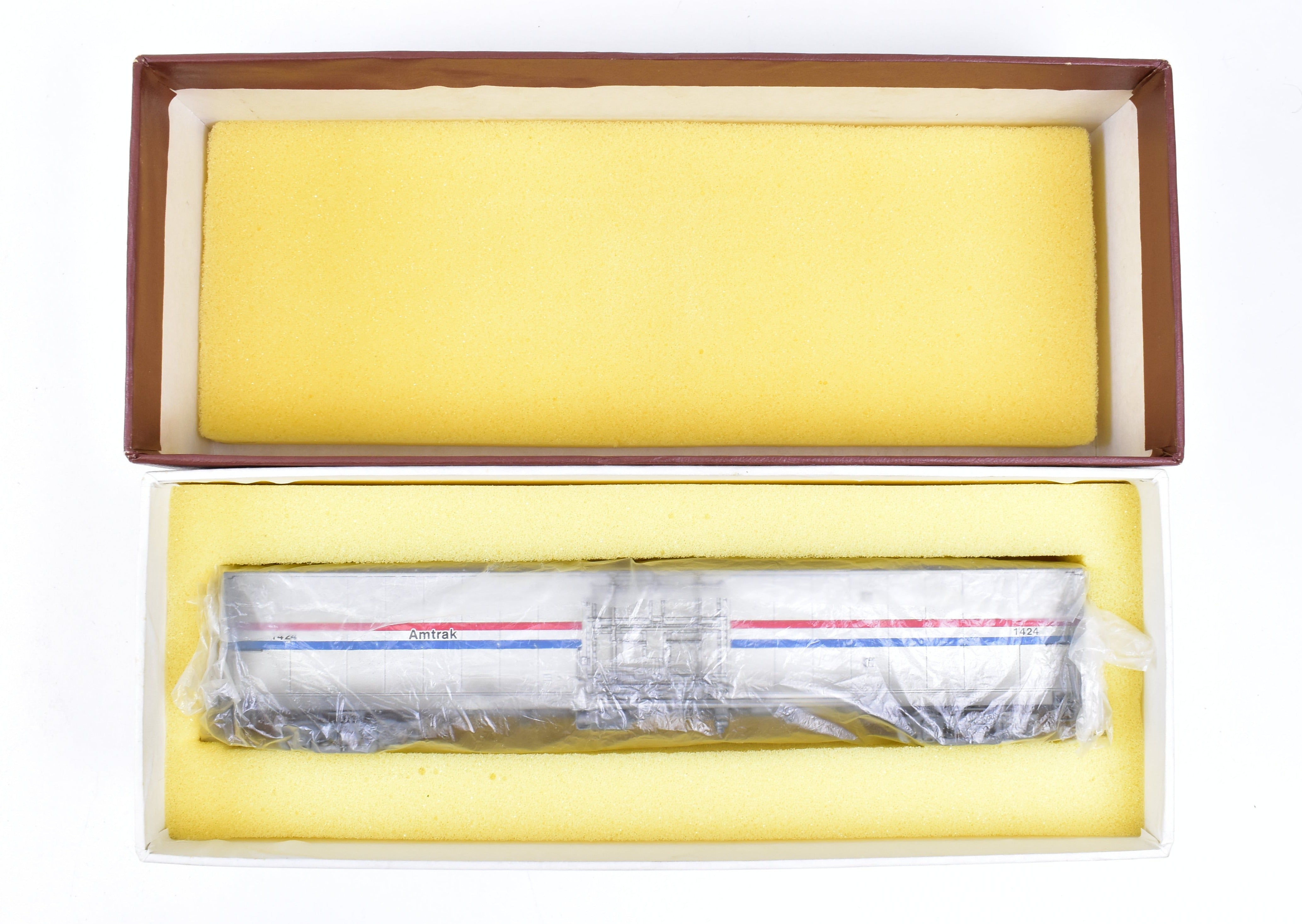 Custom Painted and Weathered HO Brass Metro Models Amtrak #1424 Merchandise Handling Car