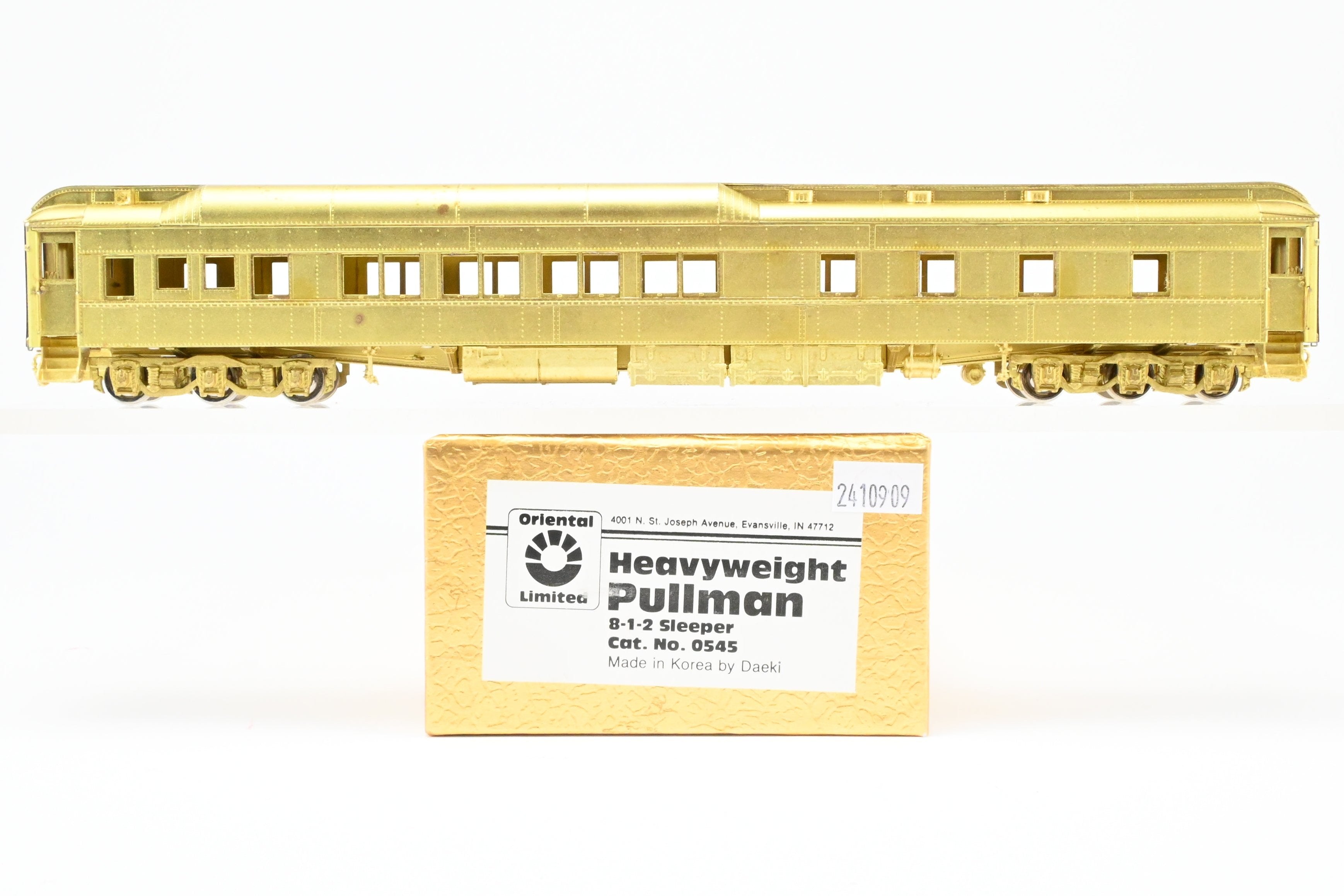 HO Scale Brass Oriental Limited Edition Various Roads Pullman Heavyweight 8-1-2 Sleeper Car with Ice Air Conditioning Model