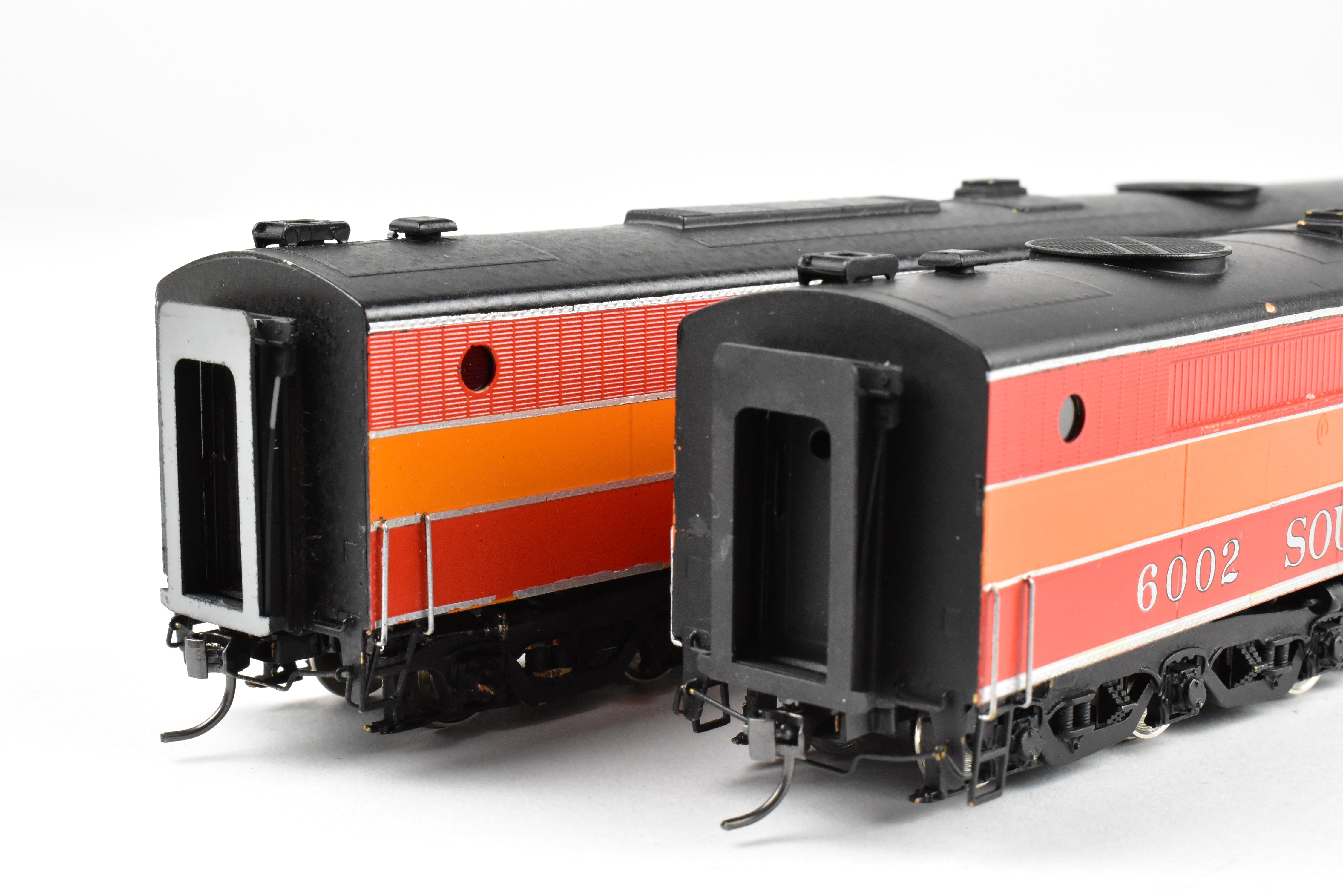 High - Quality HO Scale Brass Model Train Set - Southern Pacific Alco PA - 1/PB - 1 Limited Edition with Ajin Drives, DCC and Sound Function (CP Nos 6002/5912)