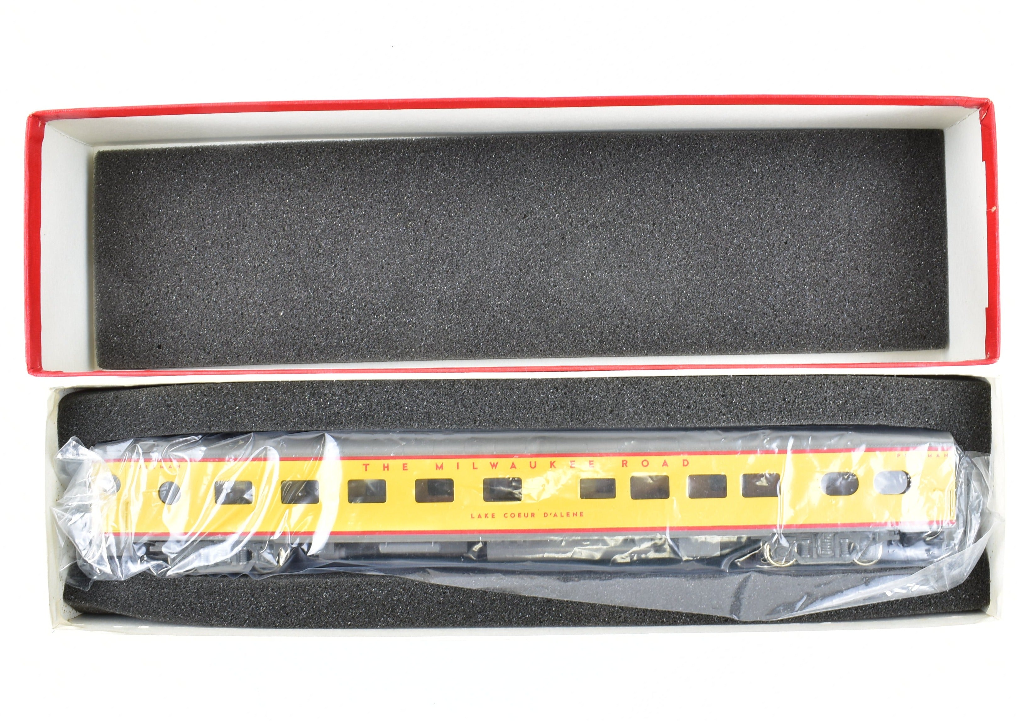 High - Quality HO Scale Brass Soho Milwaukee Road Lake Series Sleeper Model Custom - Finished for Collectors