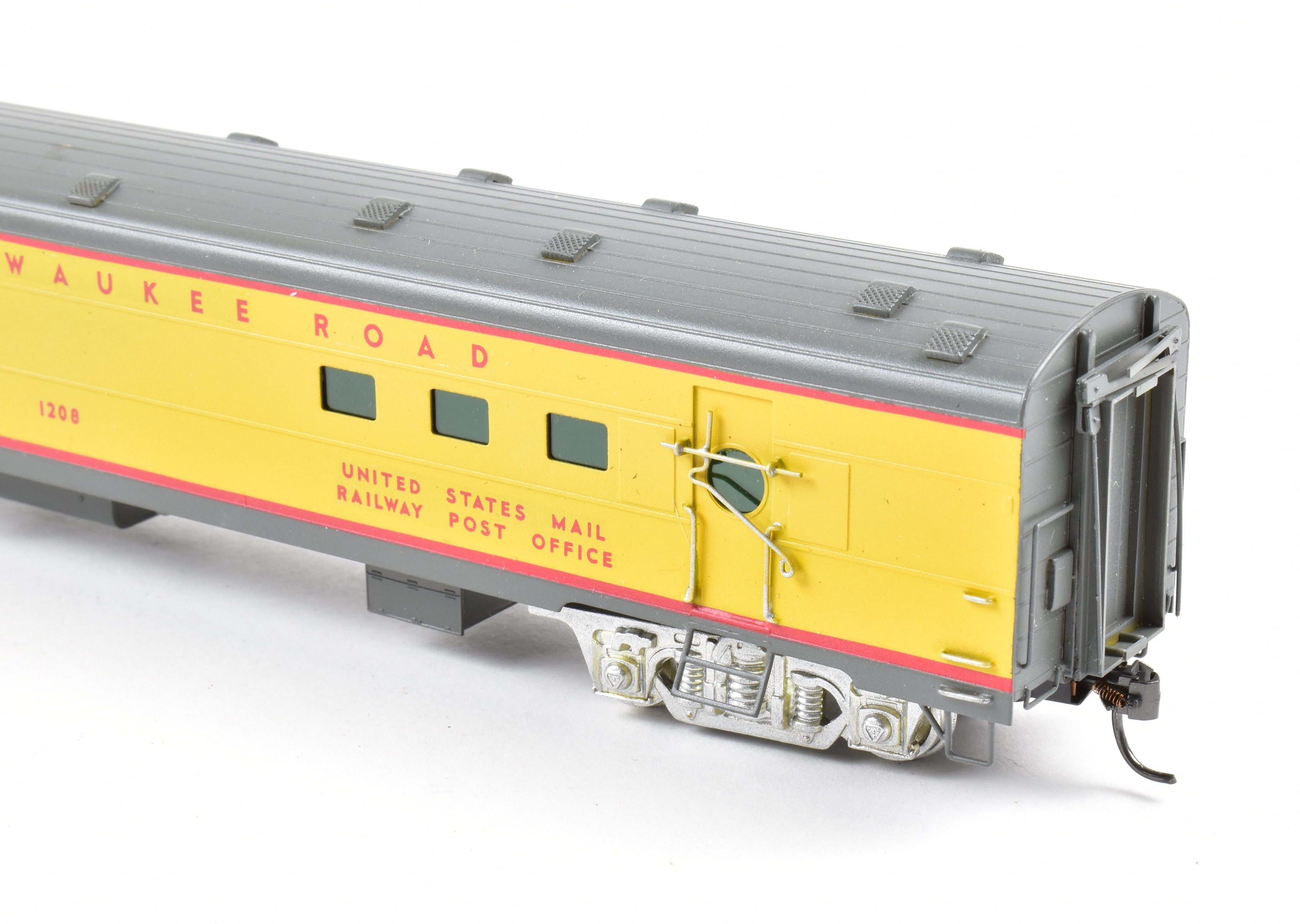 High - Quality HO Scale Brass Soho Milwaukee Road #1208 Baggage - RPO Model with Custom Painted Armour Yellow and Gray Finish