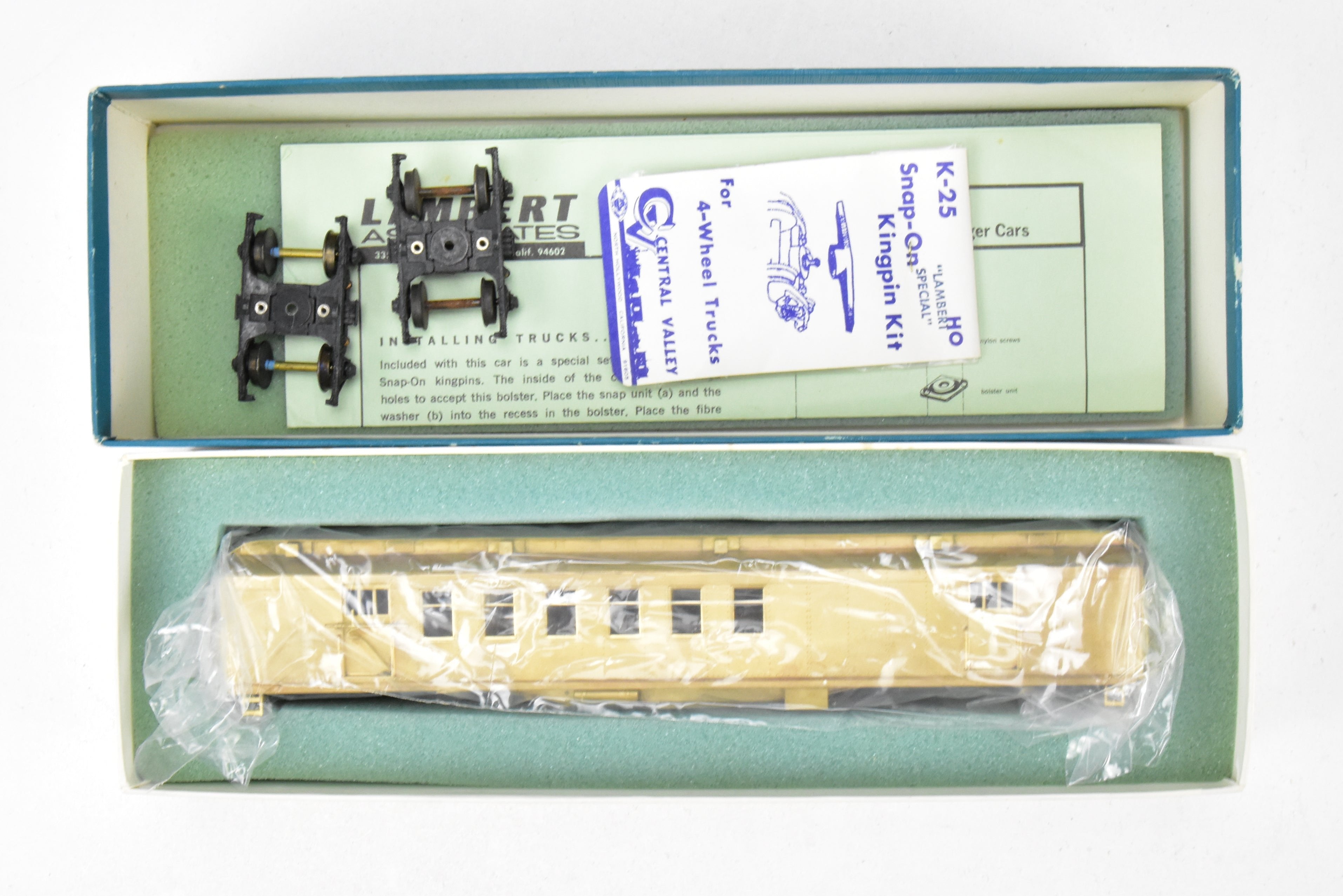 HO Scale Brass ATSF - Santa Fe Heavyweight RPO Car with Central Valley Metal - Wheel Trucks