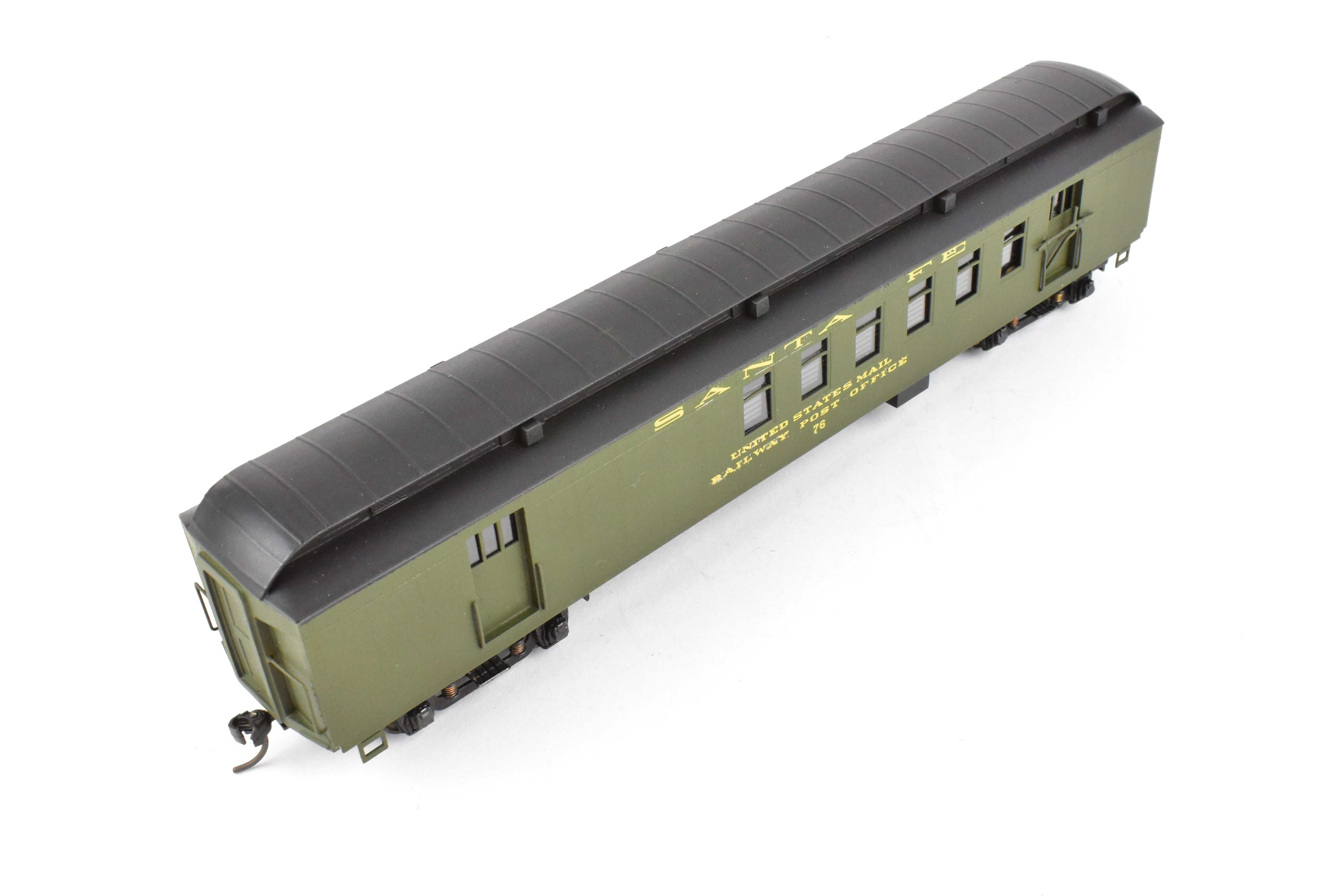 HO Scale Brass ATSF Santa Fe Heavyweight RPO Car with Custom Paint and Metal Wheels